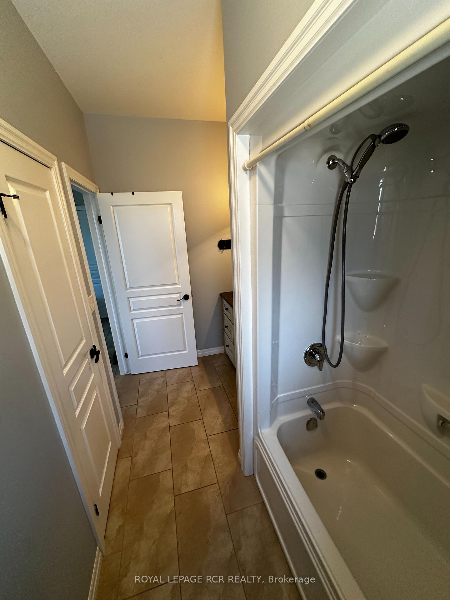 Photo 10 of 184 Ruby's Crescent E, Wellington North, Mount Forest — HOMEH