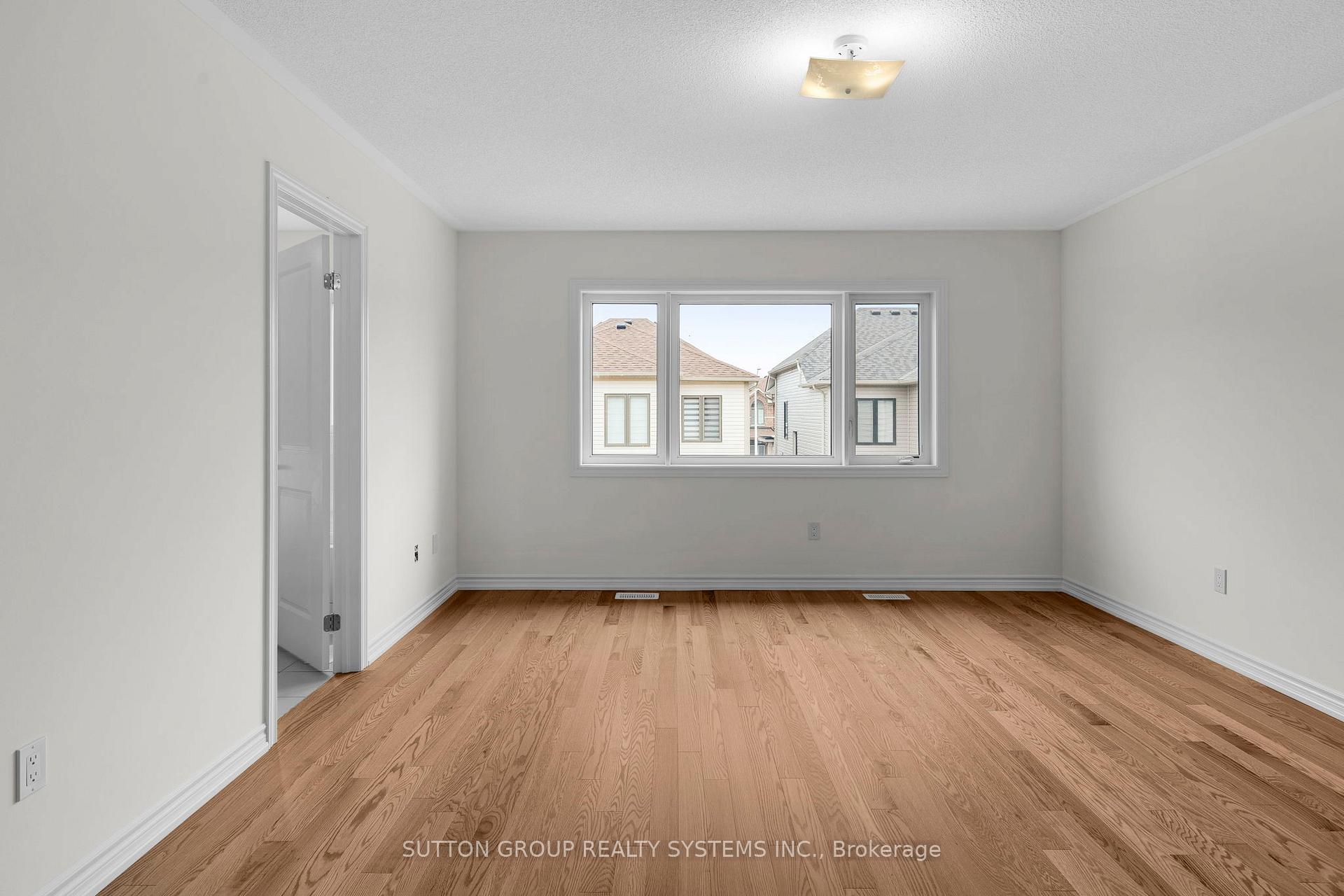 Photo 11 of 42 Rochester Drive, Barrie, Innis-Shore — HOMEH