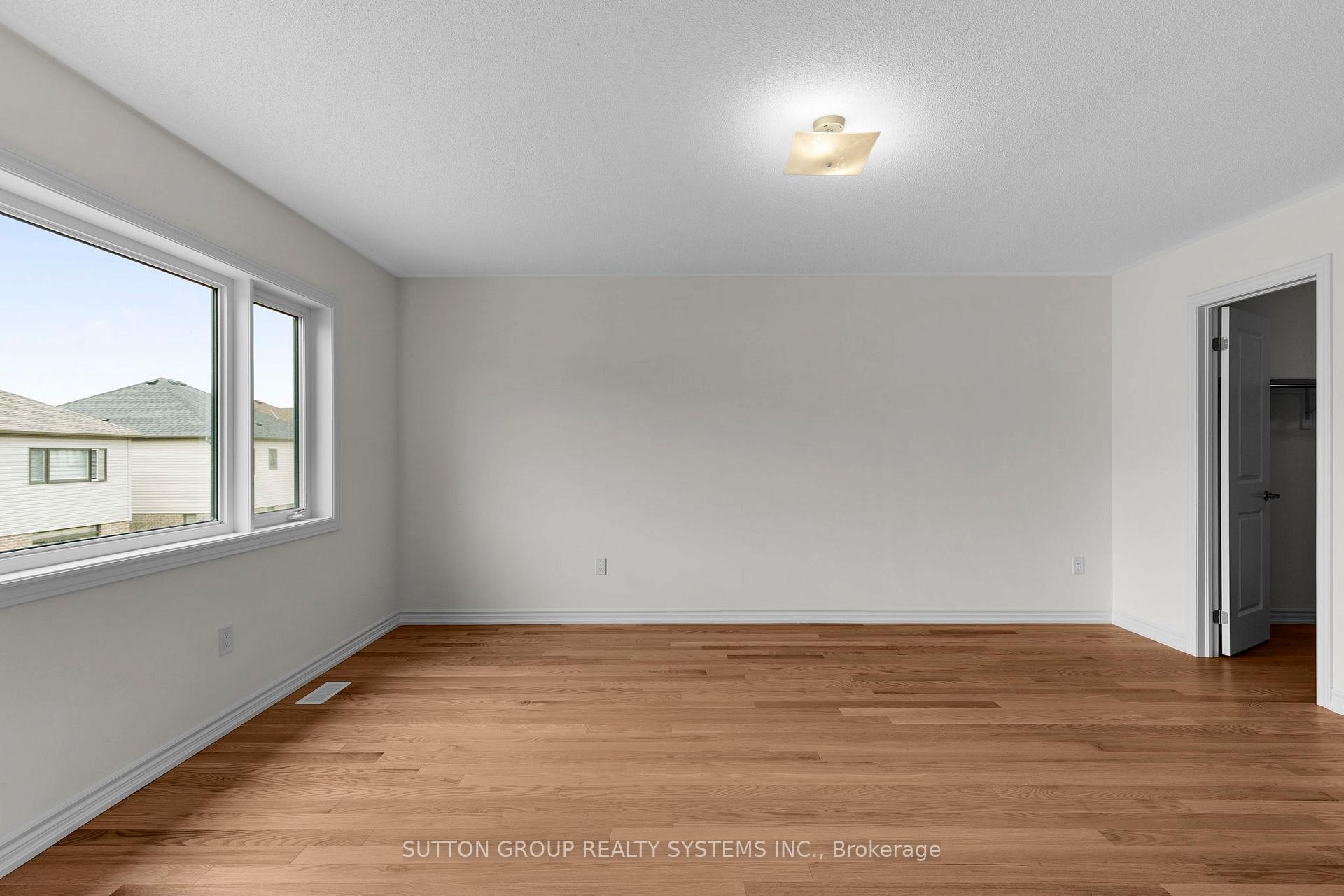 Photo 10 of 42 Rochester Drive, Barrie, Innis-Shore — HOMEH