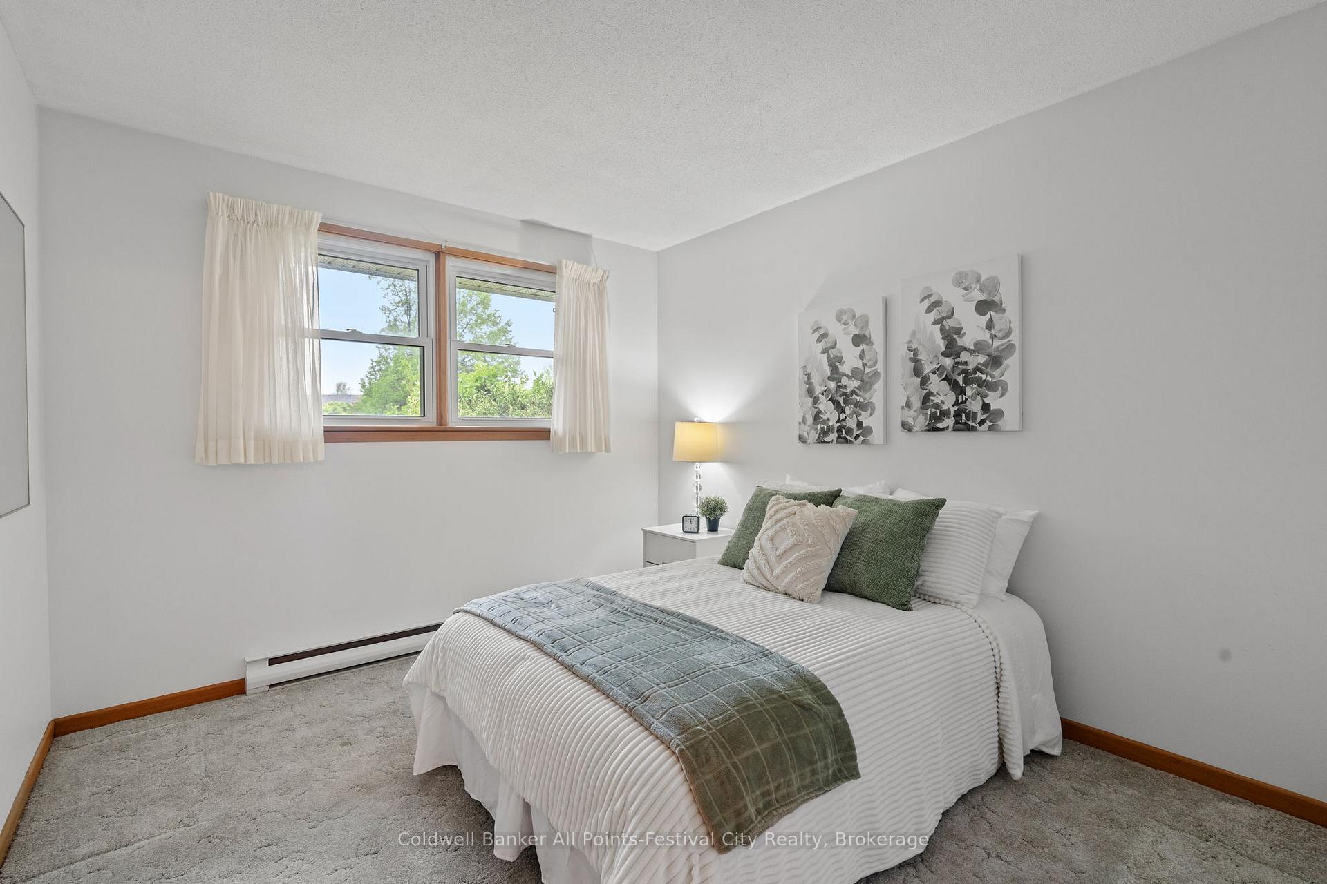 Photo 19 of 4 Suncoast Drive W, Goderich, Goderich Town — HOMEH