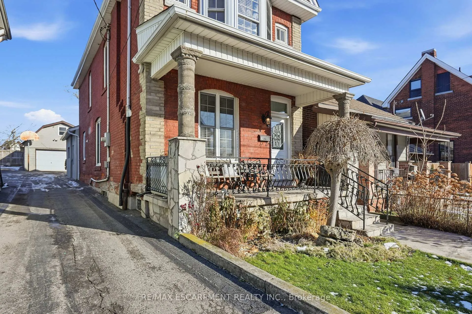 Photo 2 of 81 Simcoe Street E, Hamilton, North End — HOMEH