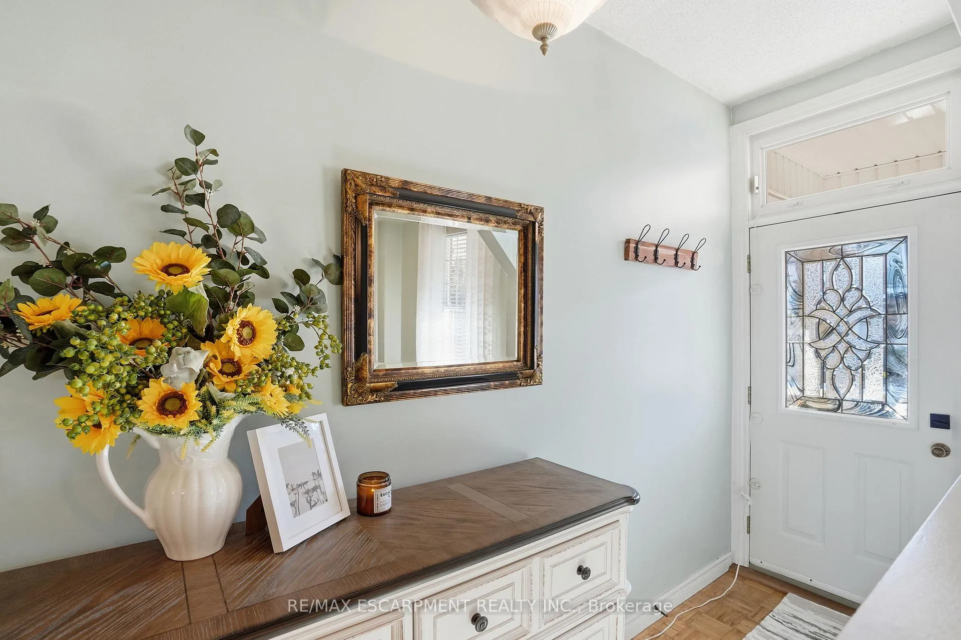 Photo 4 of 81 Simcoe Street E, Hamilton, North End — HOMEH