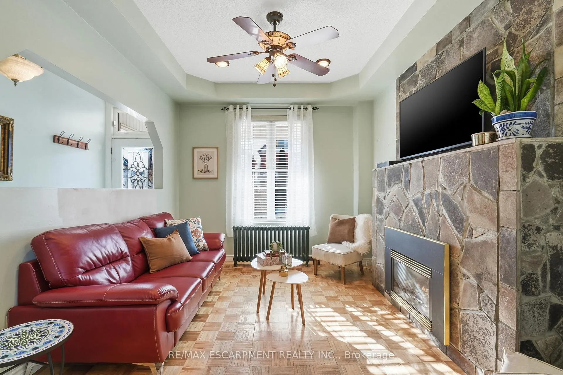 Photo 5 of 81 Simcoe Street E, Hamilton, North End — HOMEH