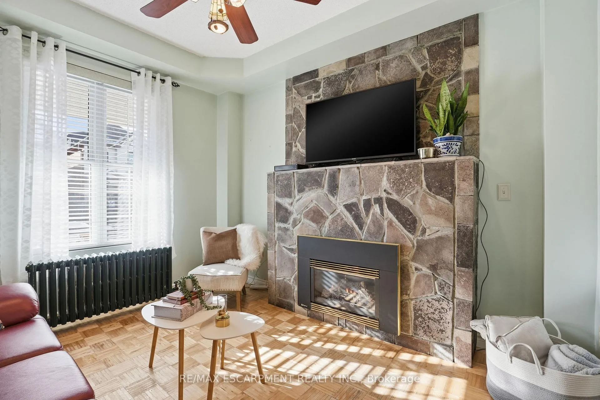 Photo 6 of 81 Simcoe Street E, Hamilton, North End — HOMEH