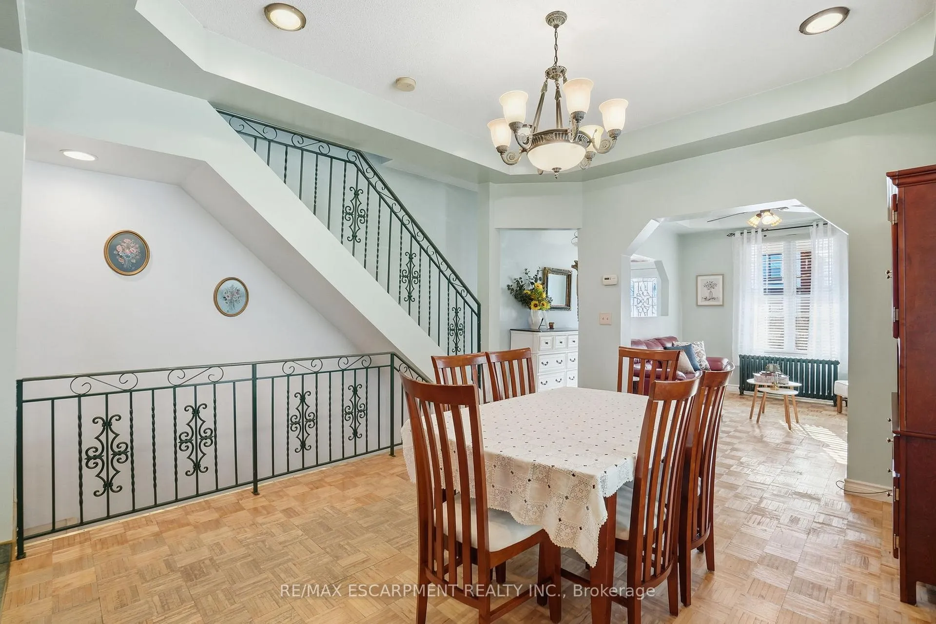 Photo 9 of 81 Simcoe Street E, Hamilton, North End — HOMEH
