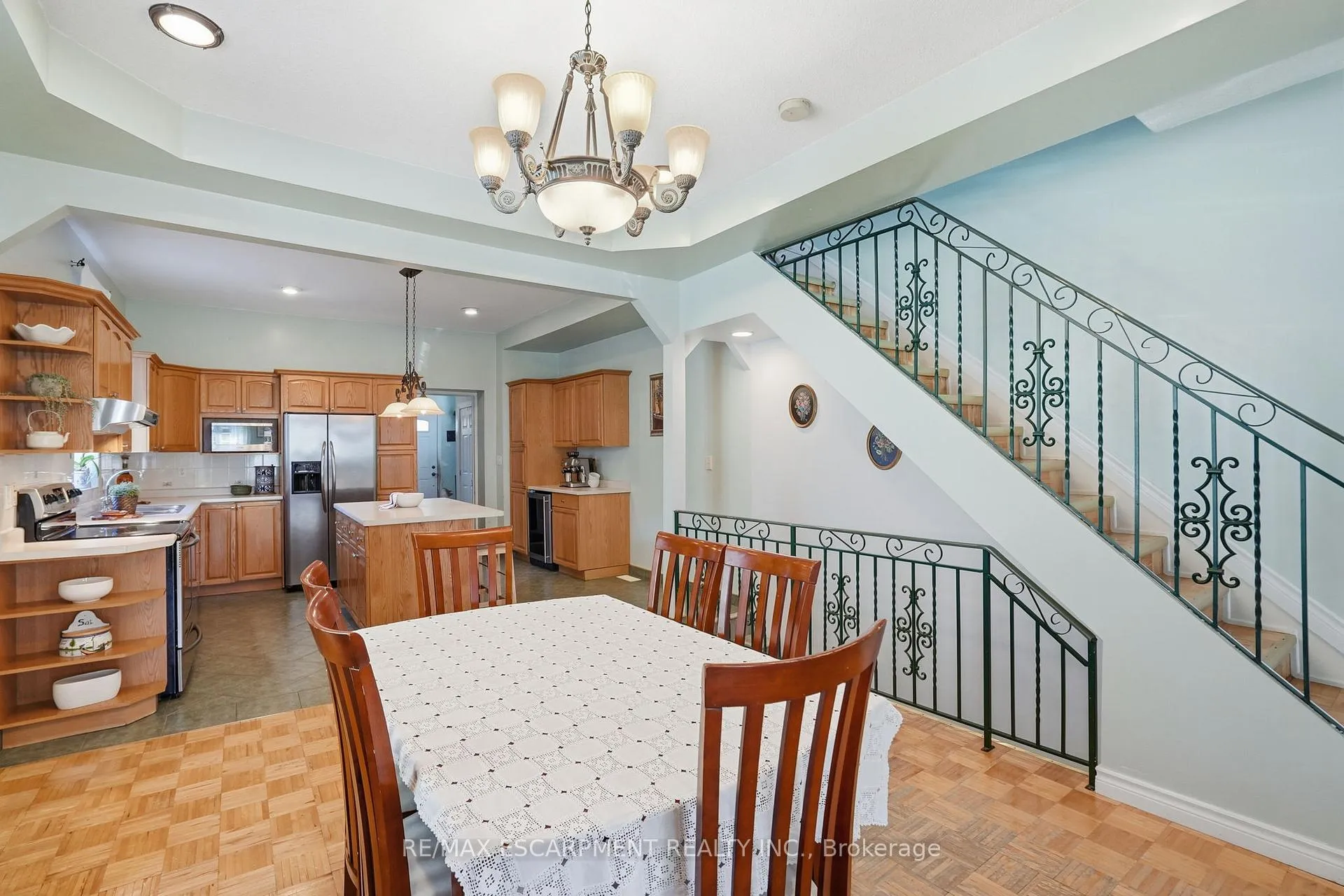 Photo 11 of 81 Simcoe Street E, Hamilton, North End — HOMEH