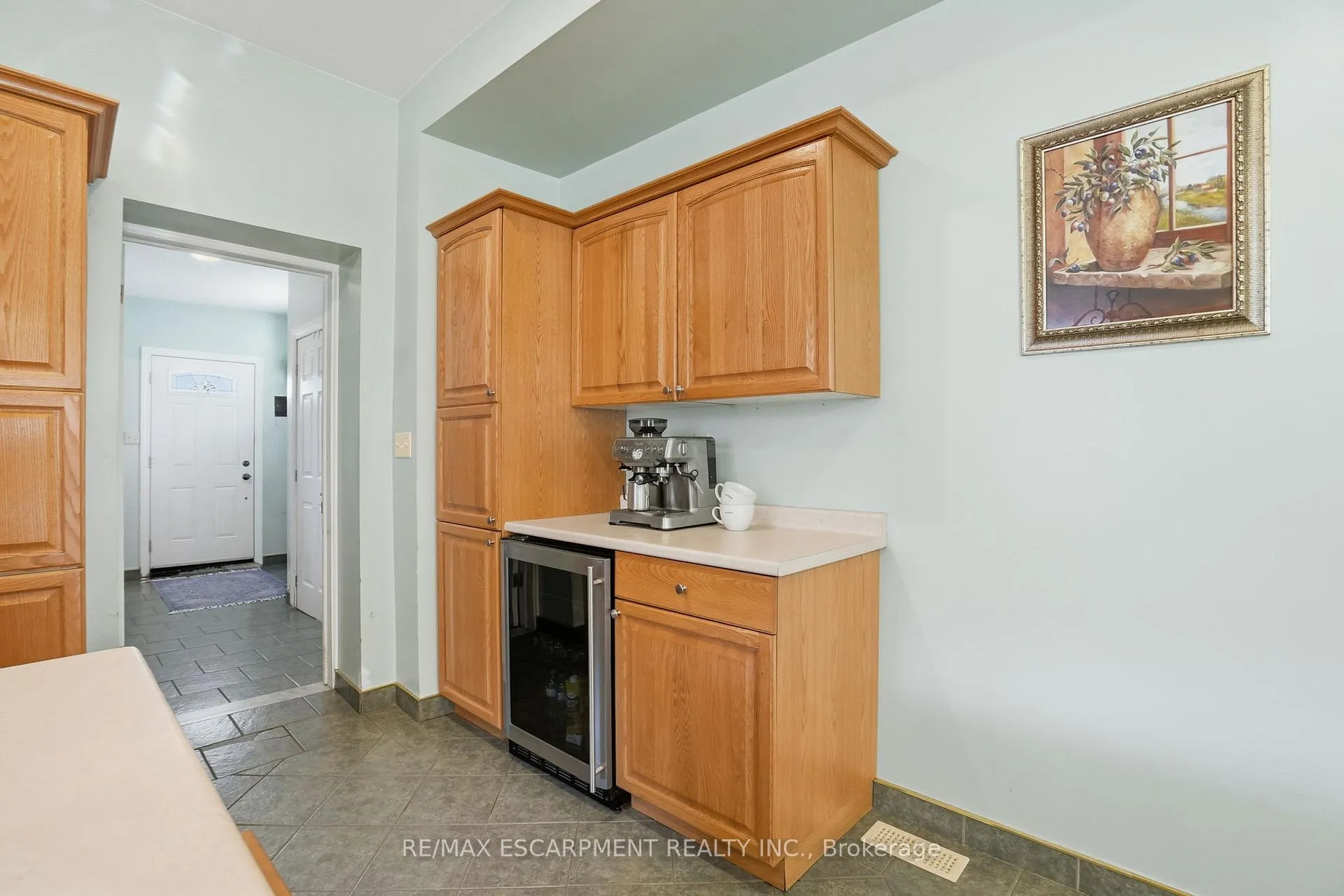 Photo 15 of 81 Simcoe Street E, Hamilton, North End — HOMEH