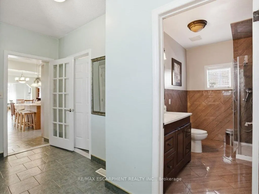 Photo 17 of 81 Simcoe Street E, Hamilton, North End — HOMEH