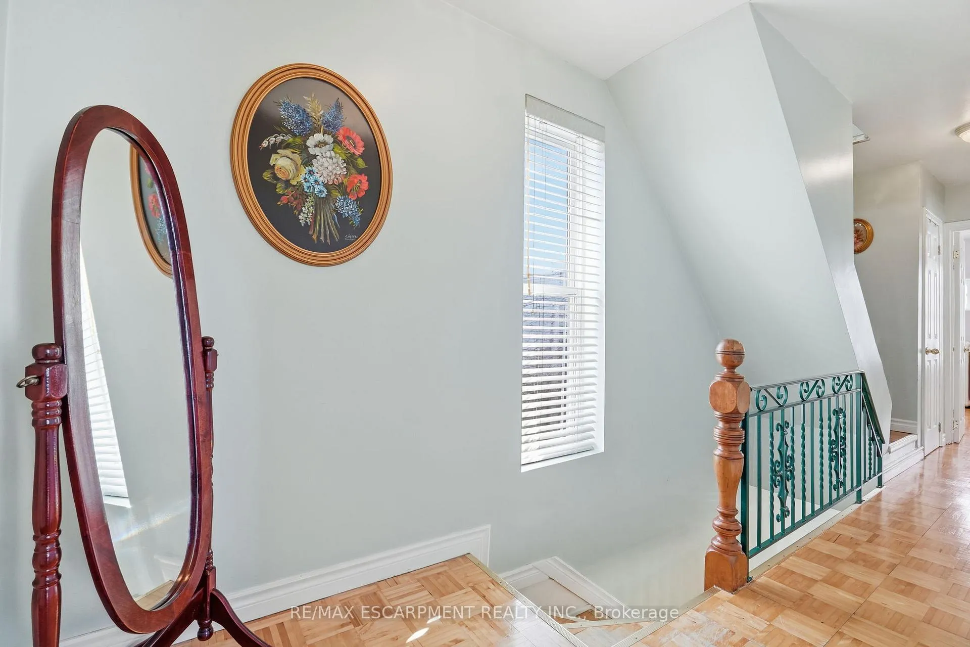 Photo 20 of 81 Simcoe Street E, Hamilton, North End — HOMEH