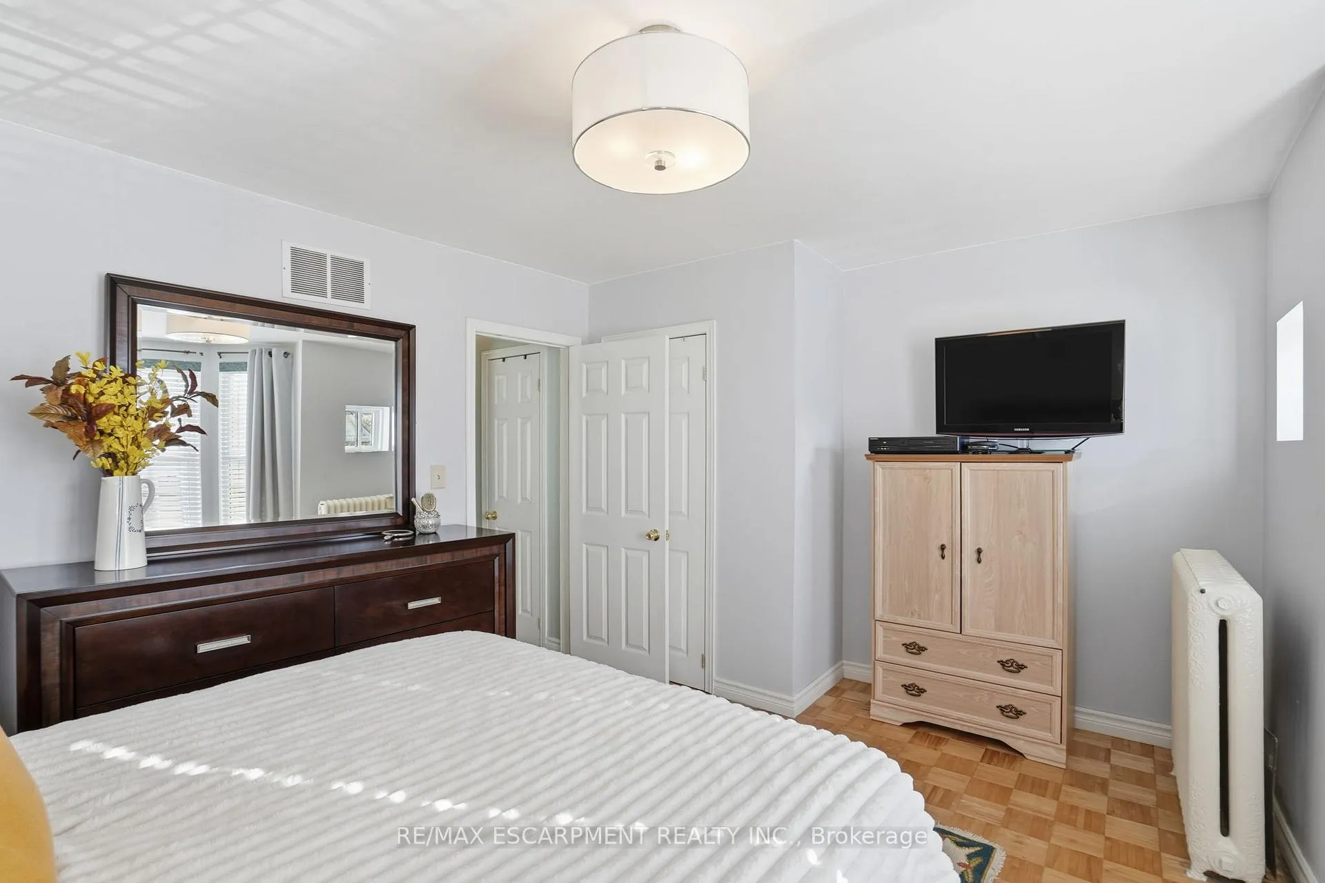 Photo 23 of 81 Simcoe Street E, Hamilton, North End — HOMEH