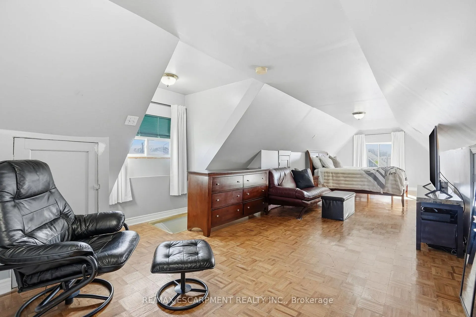 Photo 31 of 81 Simcoe Street E, Hamilton, North End — HOMEH