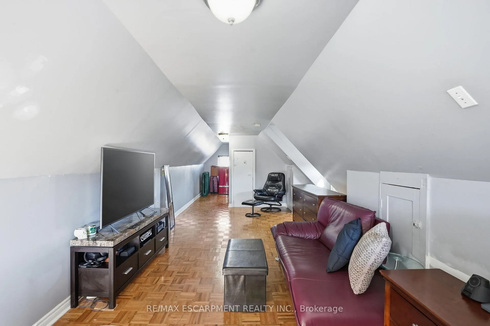 Photo 33 of 81 Simcoe Street E, Hamilton, North End — HOMEH