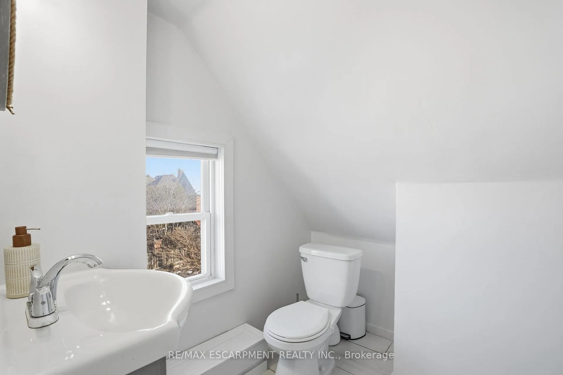 Photo 34 of 81 Simcoe Street E, Hamilton, North End — HOMEH