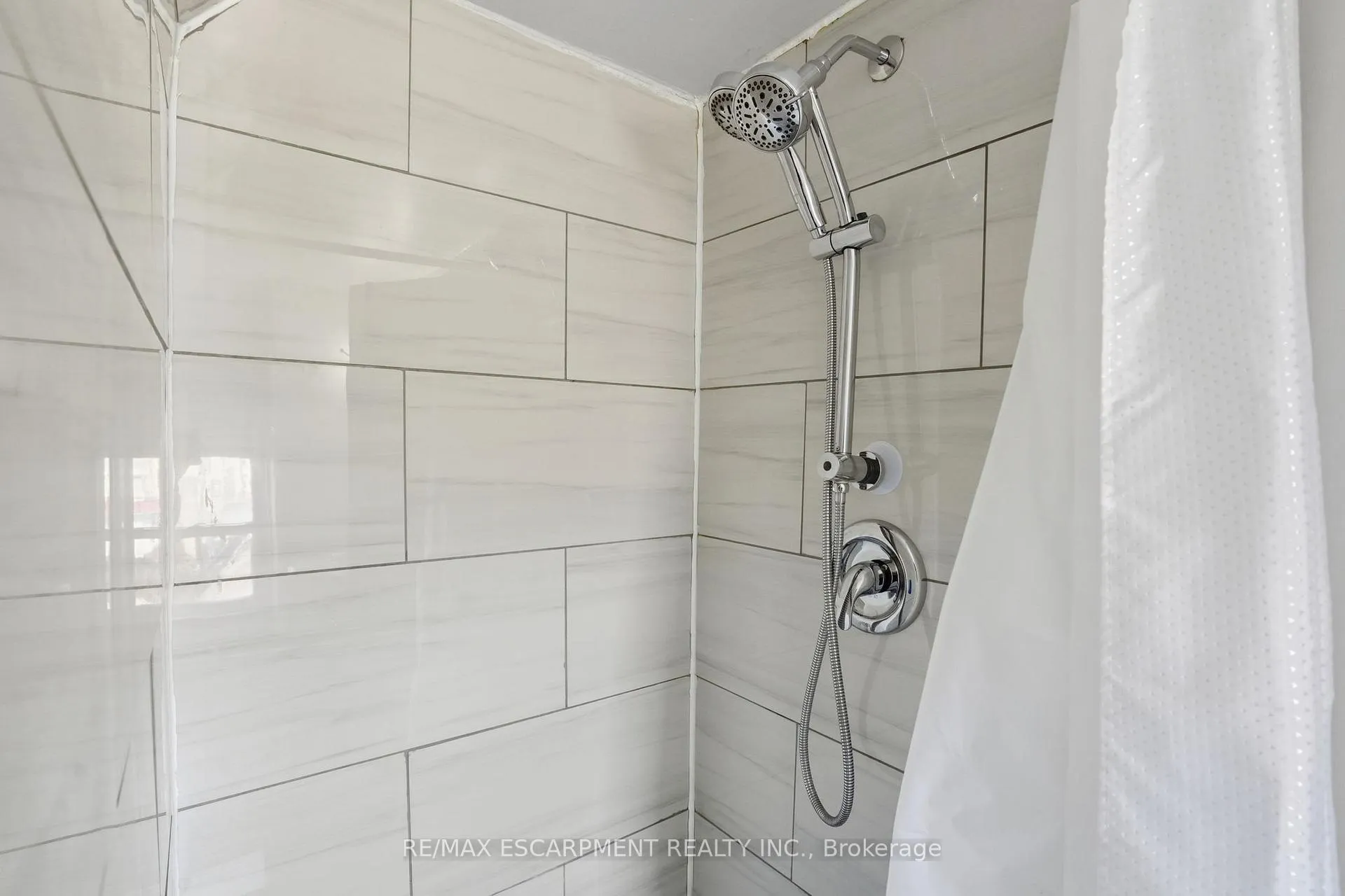 Photo 35 of 81 Simcoe Street E, Hamilton, North End — HOMEH