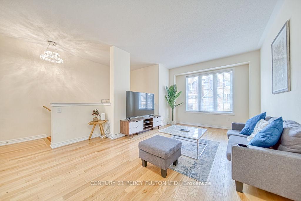 Photo 3 of 142 Sea Drifter Crescent, Brampton, Bram East — HOMEH