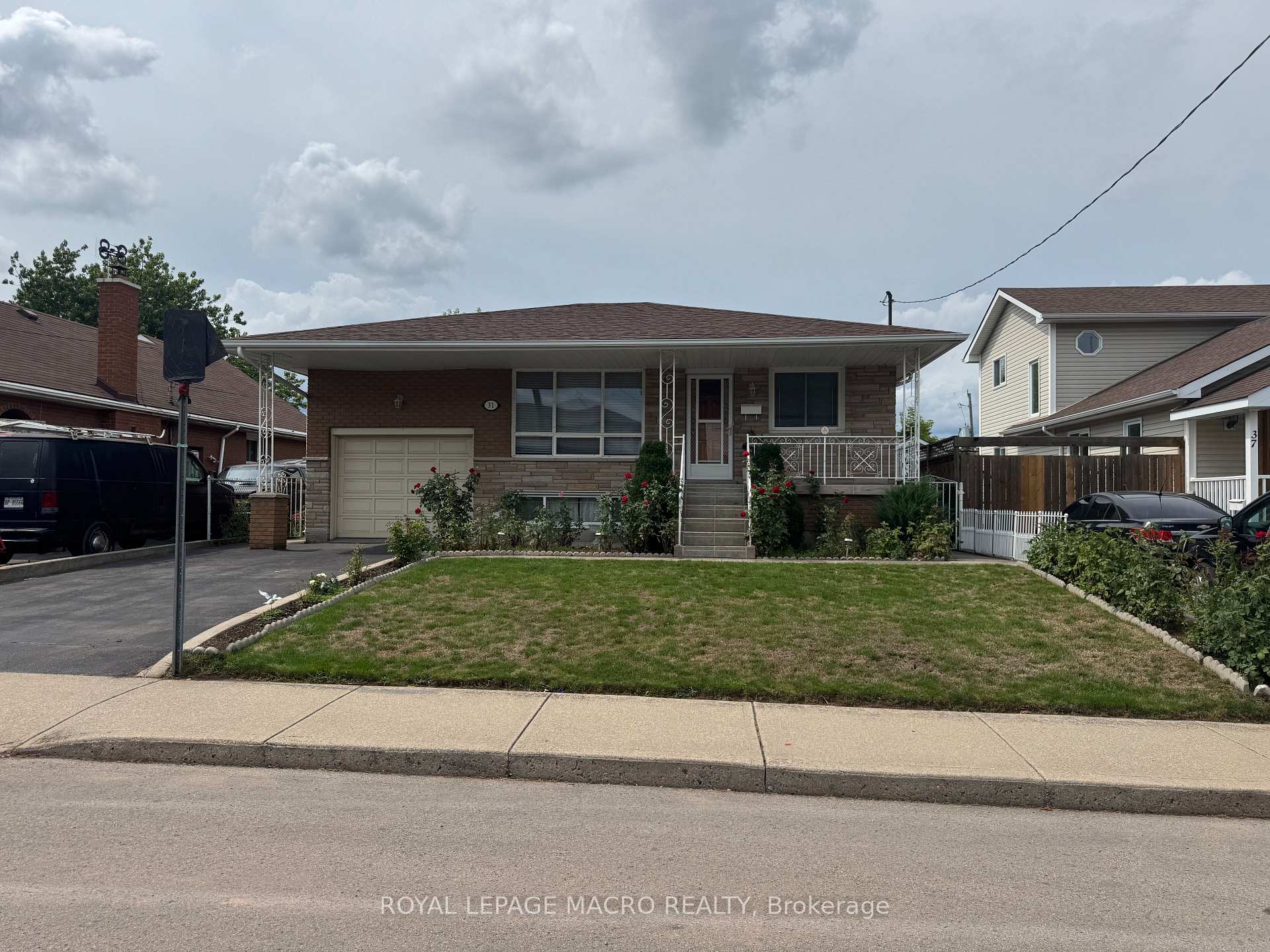 Front of 31 Adair Avenue N
