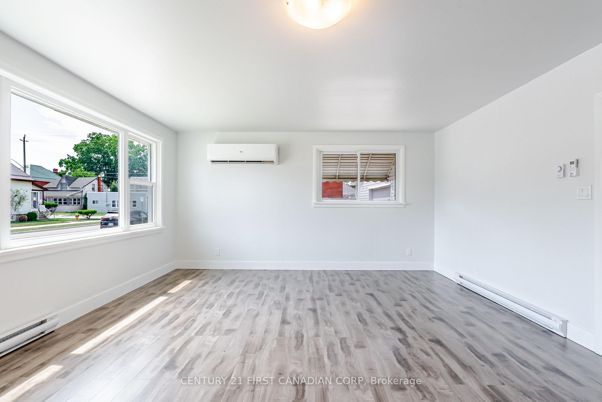 Photo 8 of 76 Myrtle Street, St. Thomas — HOMEH