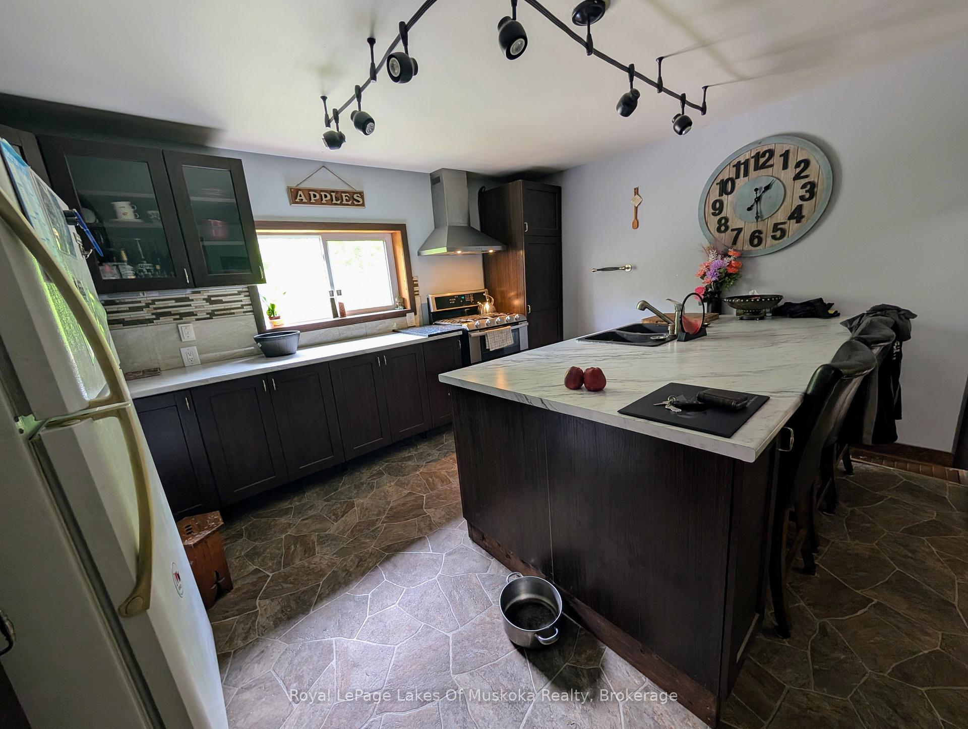 Photo 3 of 540 Hamilton Lake Road, Machar — HOMEH