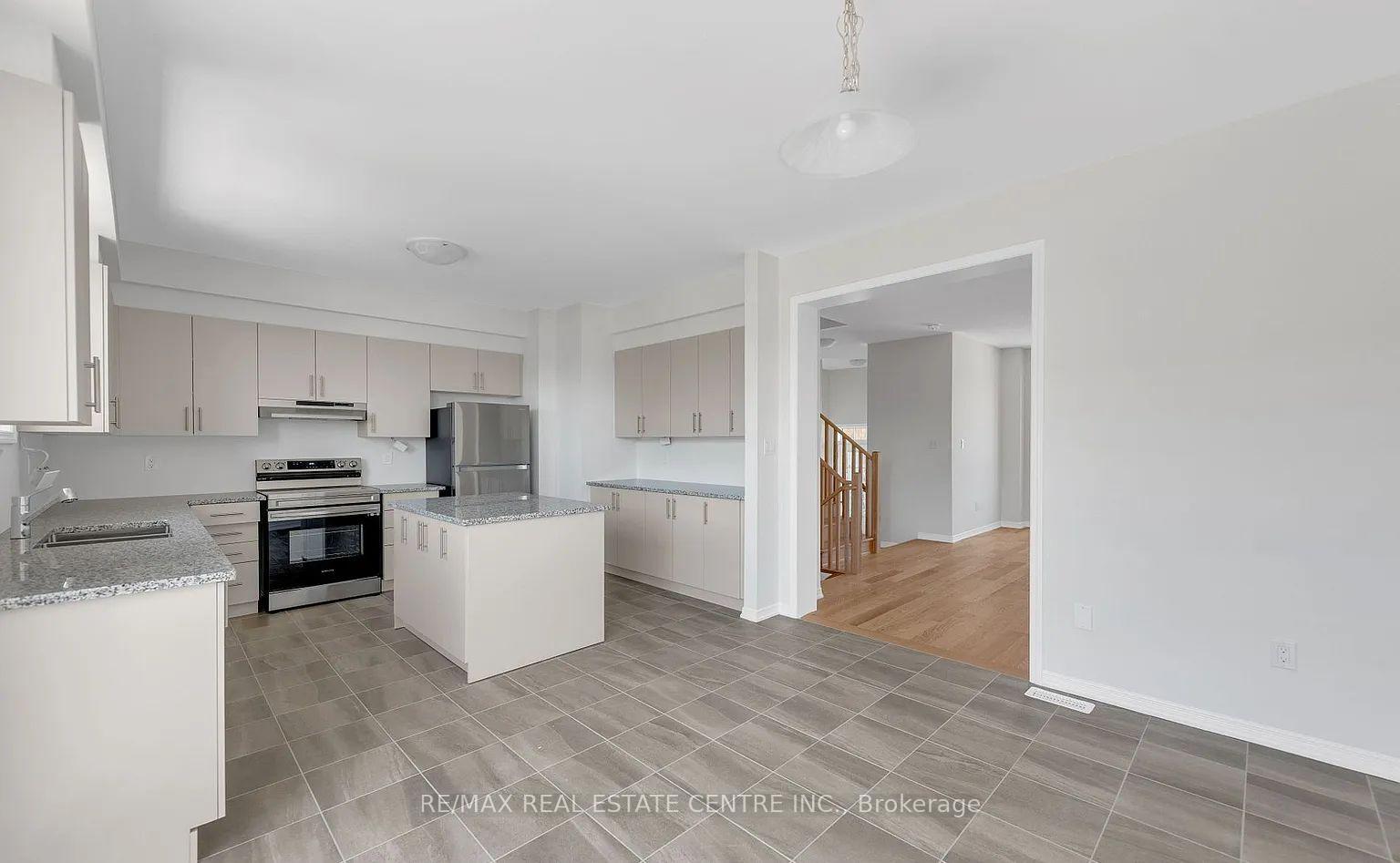 Photo 7 of 302 Coronation Road, Whitby, Rural Whitby — HOMEH