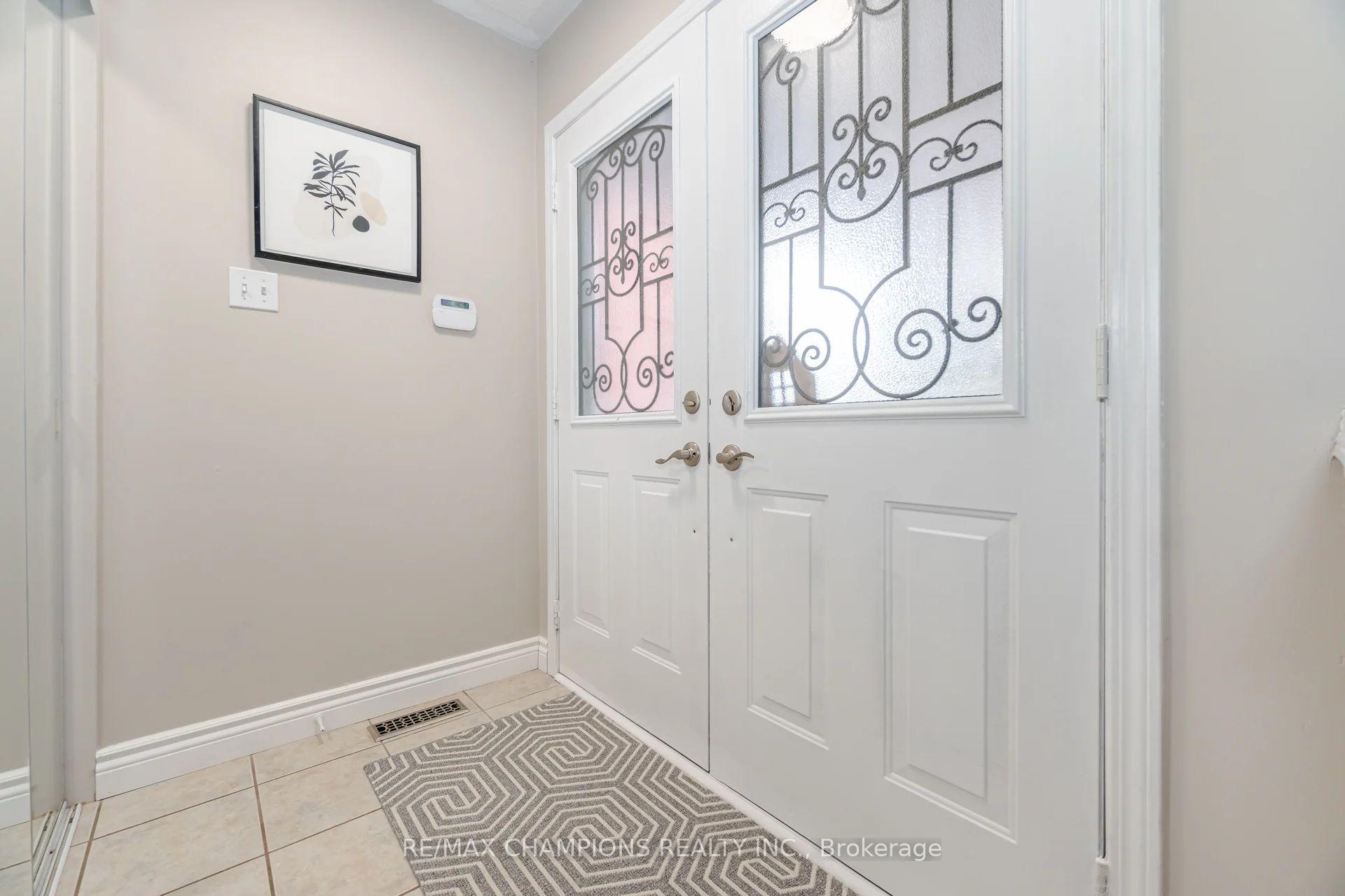 Photo 2 of 41 Garibaldi Drive, Brampton, Fletcher's Meadow — HOMEH