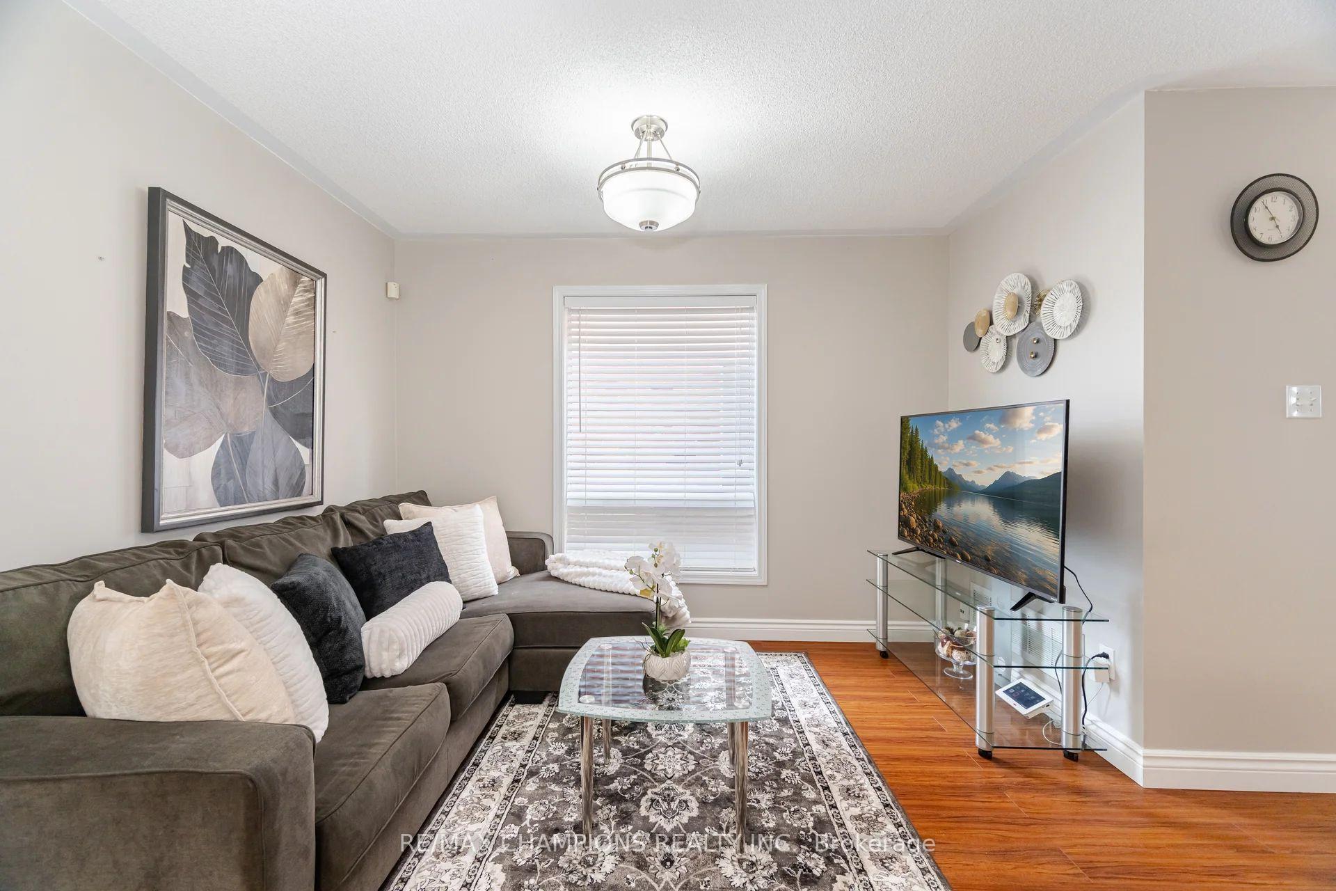 Photo 5 of 41 Garibaldi Drive, Brampton, Fletcher's Meadow — HOMEH