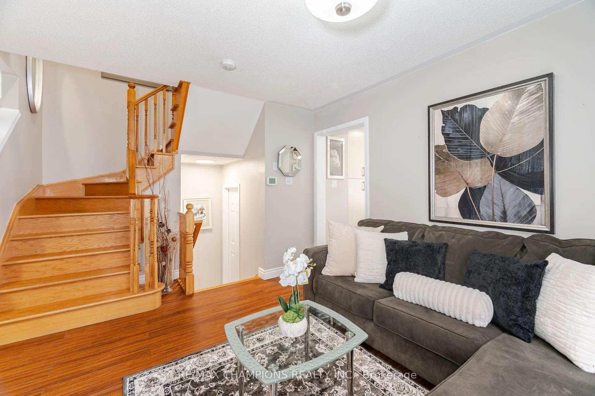 Photo 20 of 41 Garibaldi Drive, Brampton, Fletcher's Meadow — HOMEH