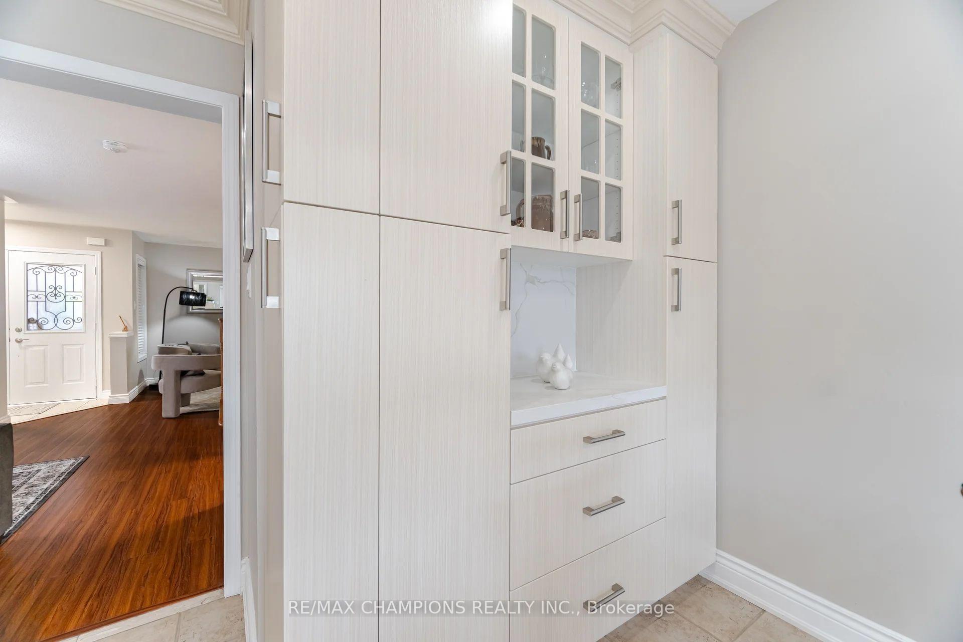 Photo 6 of 41 Garibaldi Drive, Brampton, Fletcher's Meadow — HOMEH