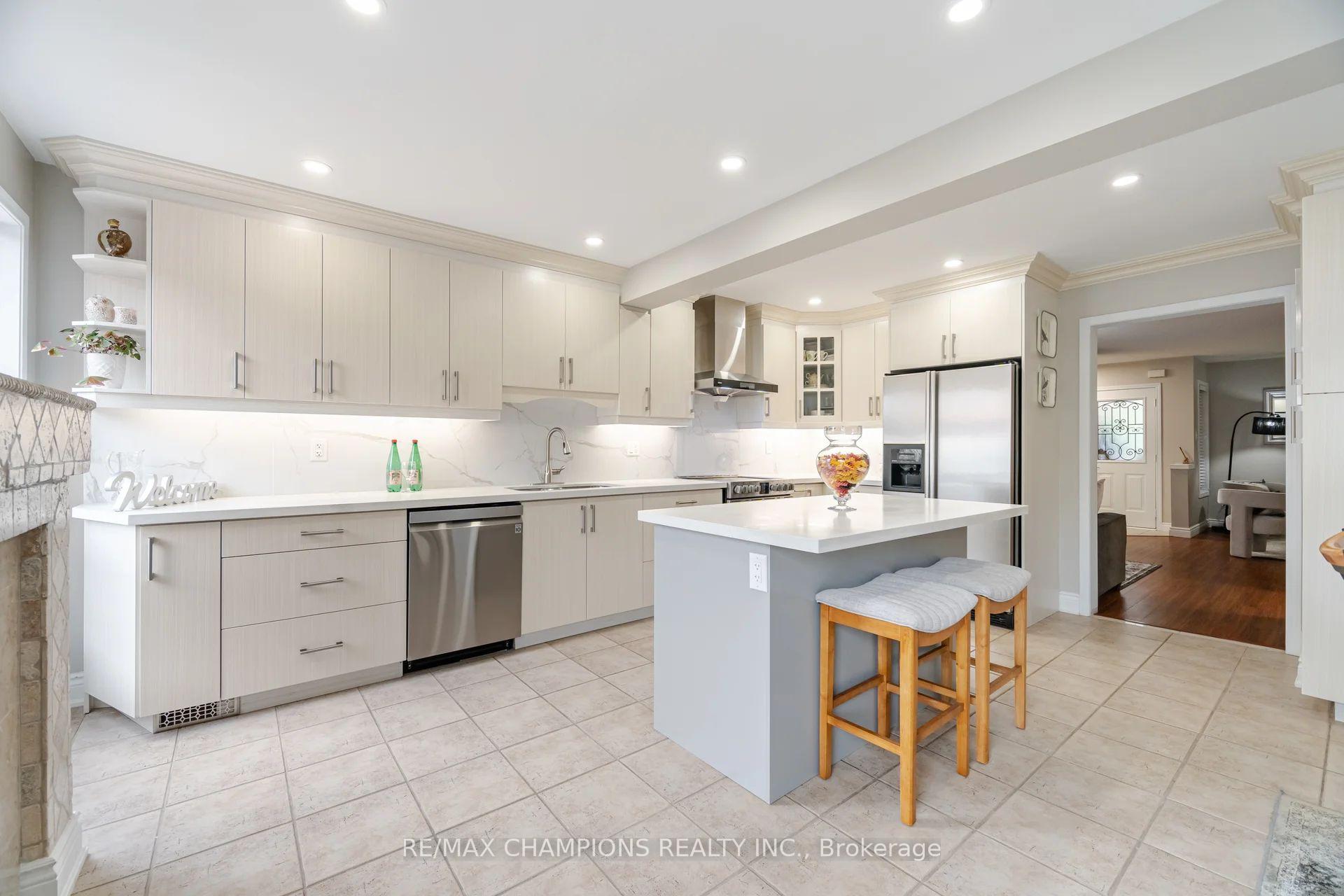 Photo 9 of 41 Garibaldi Drive, Brampton, Fletcher's Meadow — HOMEH