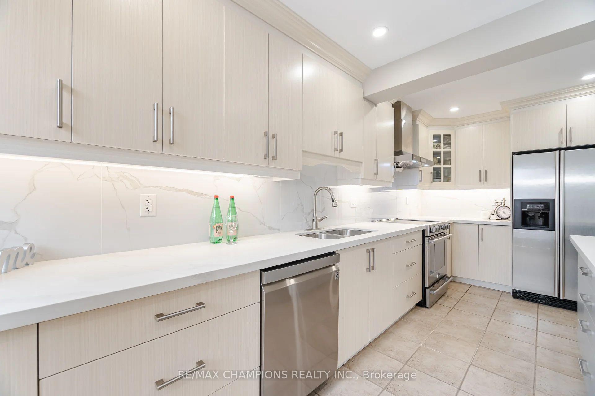 Photo 7 of 41 Garibaldi Drive, Brampton, Fletcher's Meadow — HOMEH
