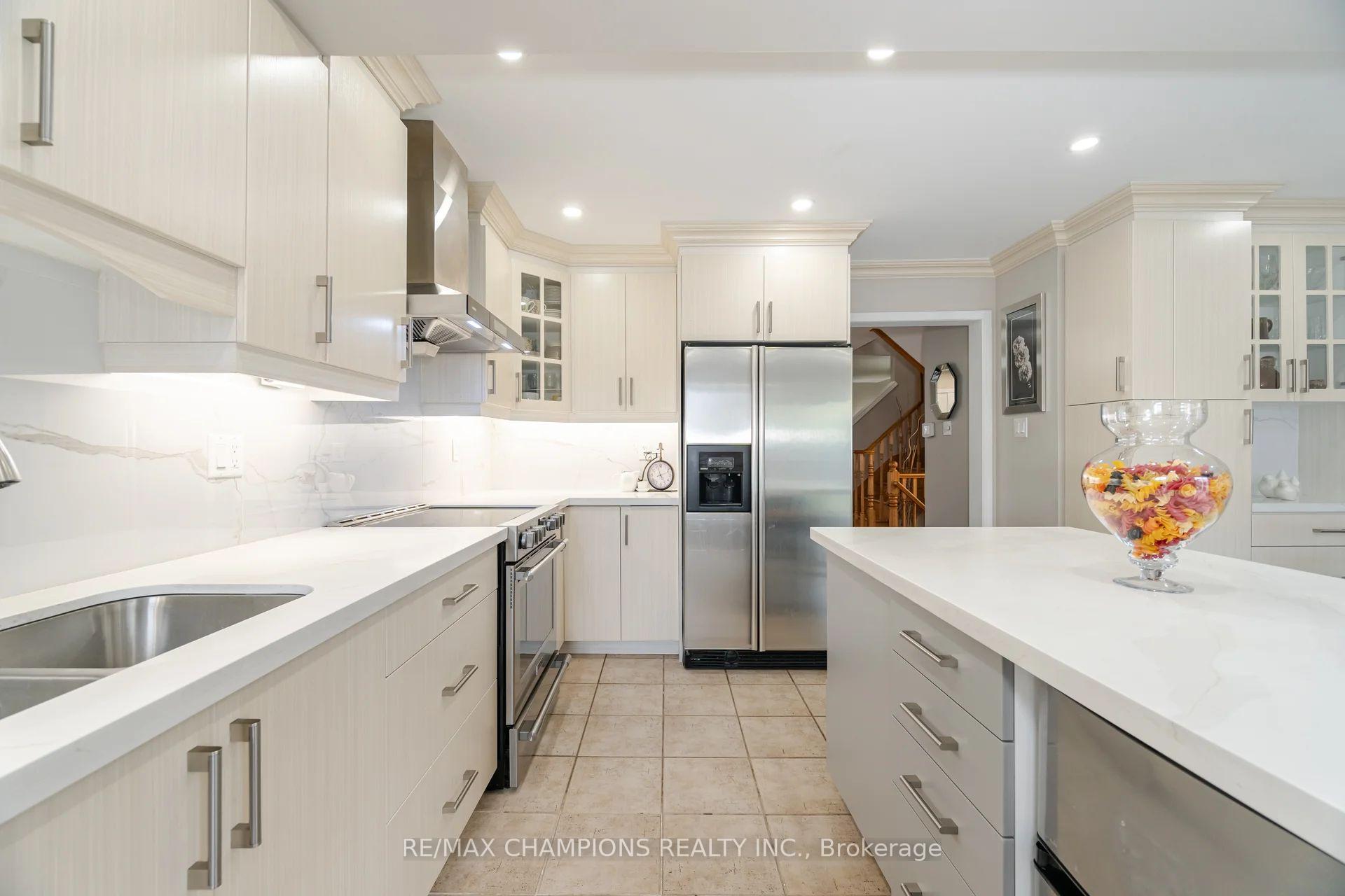 Photo 8 of 41 Garibaldi Drive, Brampton, Fletcher's Meadow — HOMEH