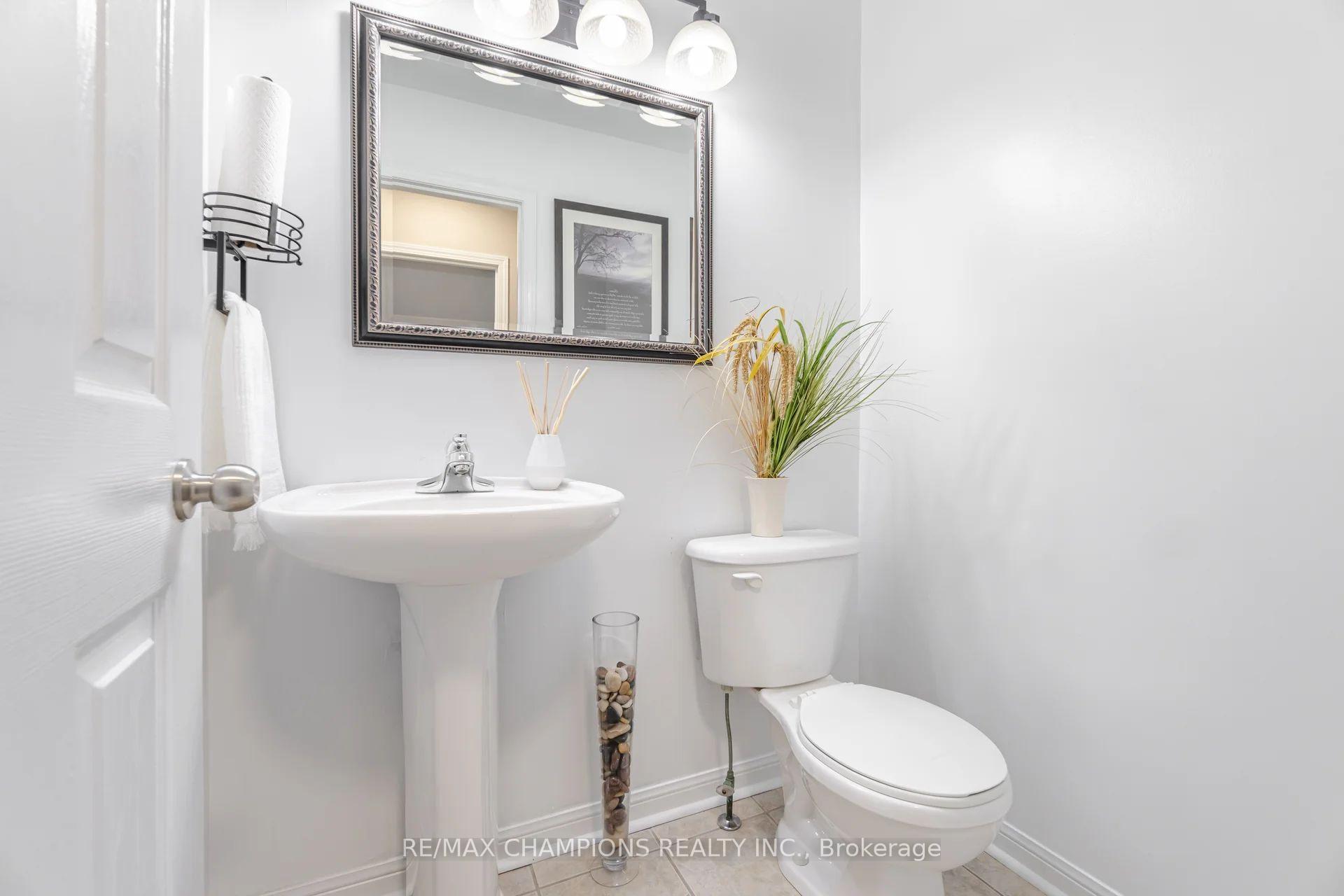 Photo 13 of 41 Garibaldi Drive, Brampton, Fletcher's Meadow — HOMEH