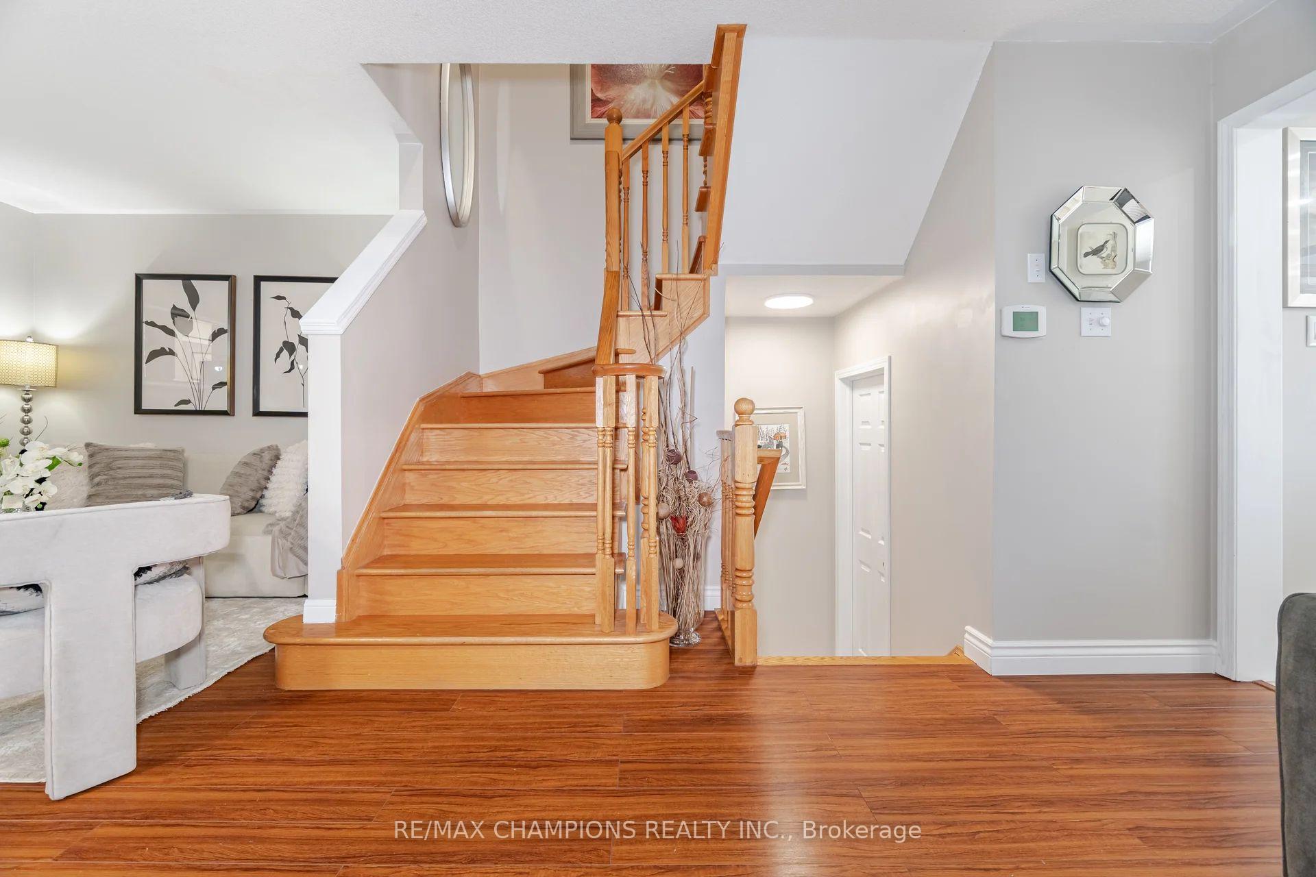 Photo 14 of 41 Garibaldi Drive, Brampton, Fletcher's Meadow — HOMEH