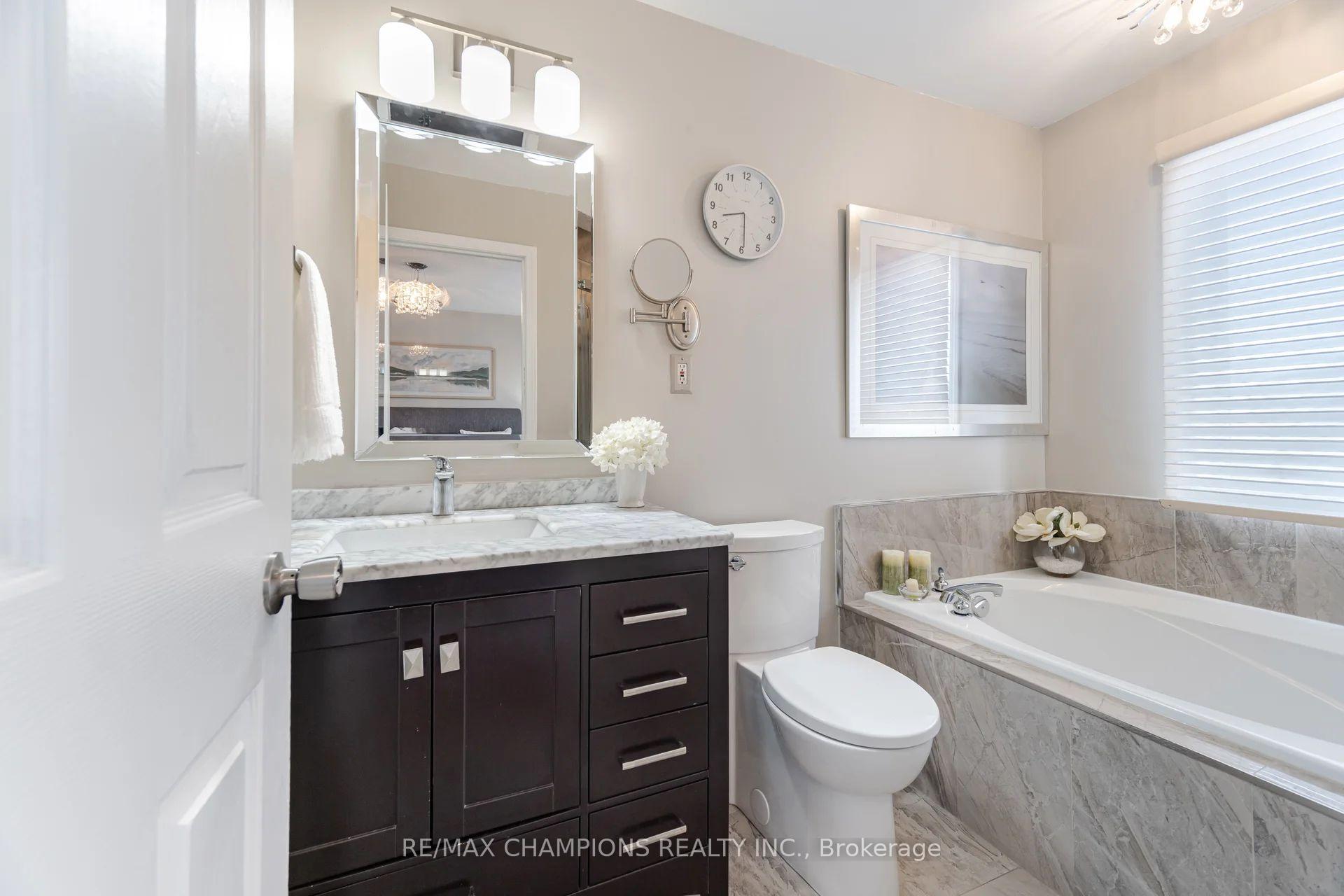 Photo 15 of 41 Garibaldi Drive, Brampton, Fletcher's Meadow — HOMEH
