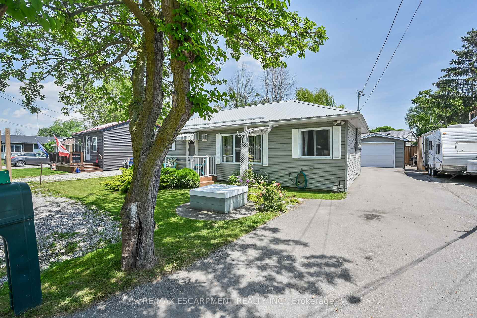 Photo 3 of 8 Witherspoon Drive, Haldimand, Nanticoke — HOMEH
