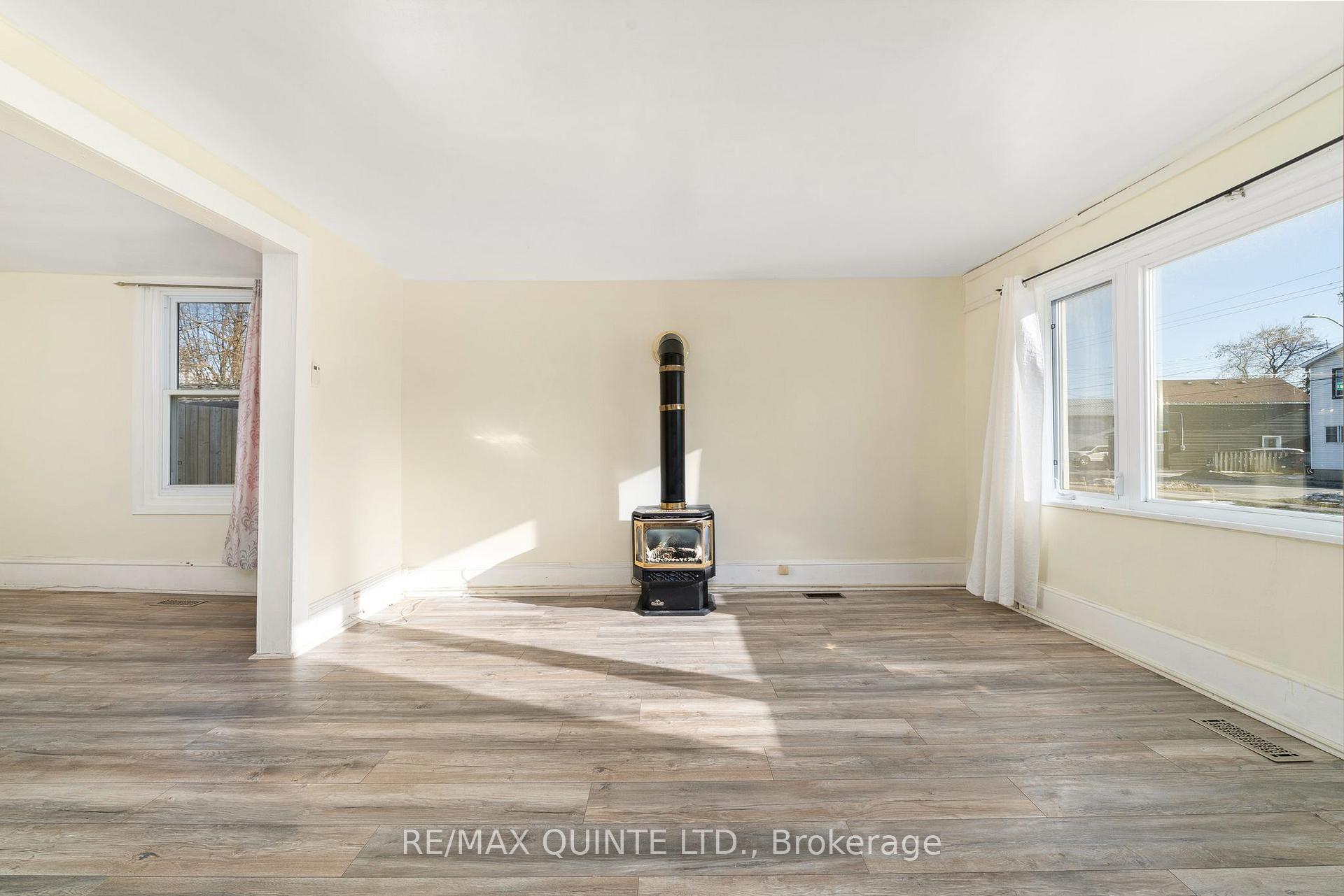 Photo 5 of 210 Station Street, Belleville, Belleville Ward — HOMEH