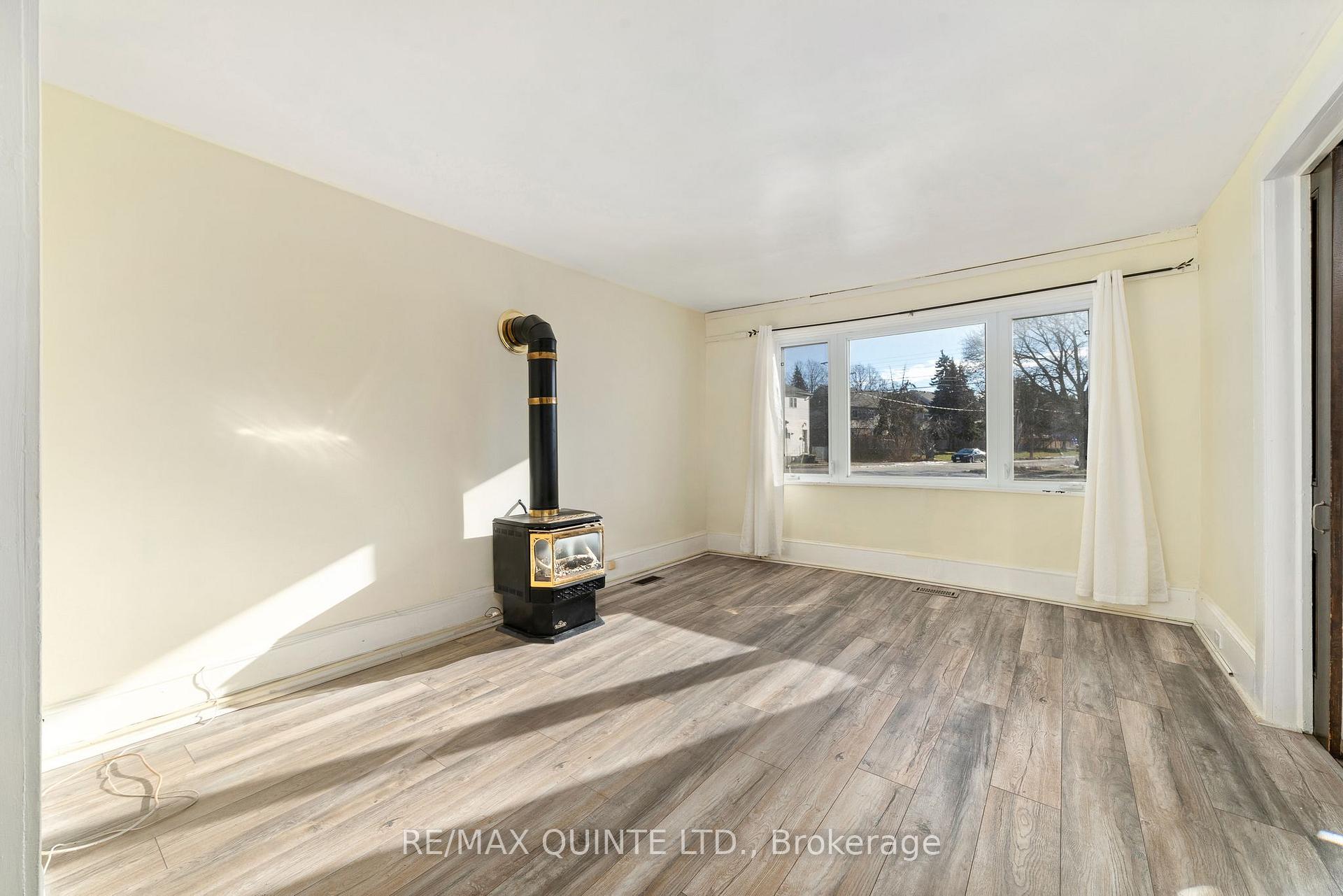 Photo 8 of 210 Station Street, Belleville, Belleville Ward — HOMEH