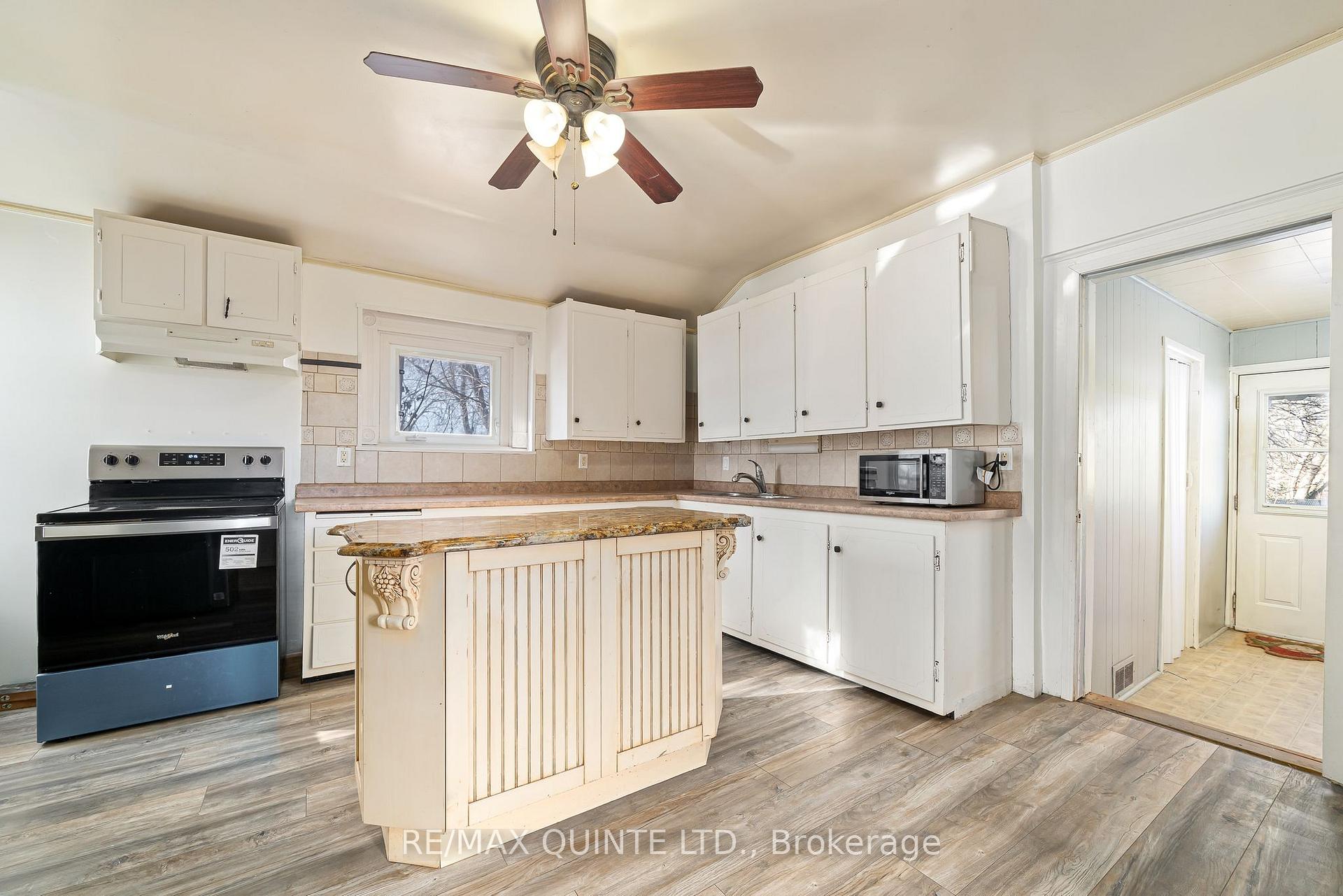 Photo 11 of 210 Station Street, Belleville, Belleville Ward — HOMEH