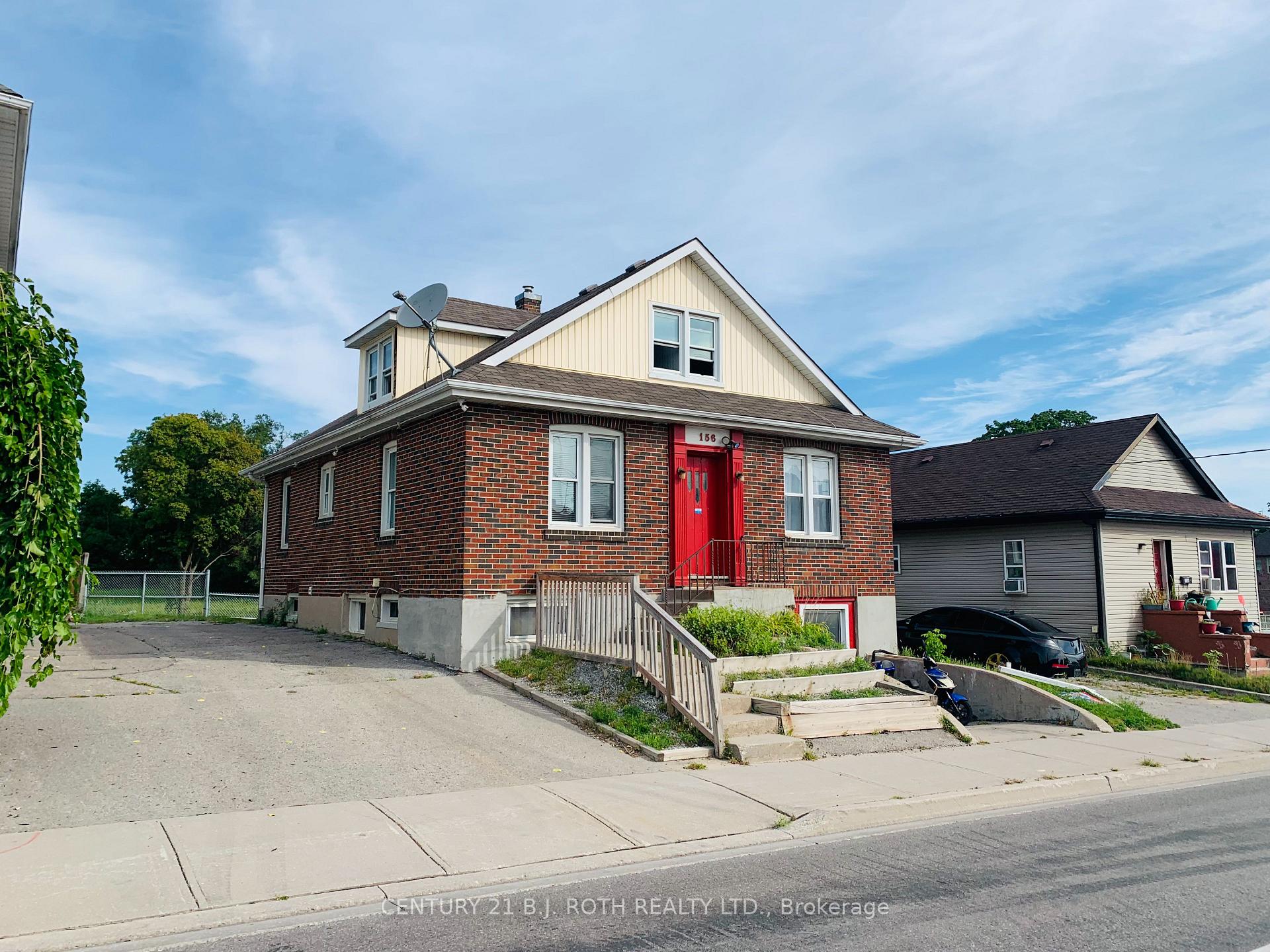 Front of 156 Dunlop Street W