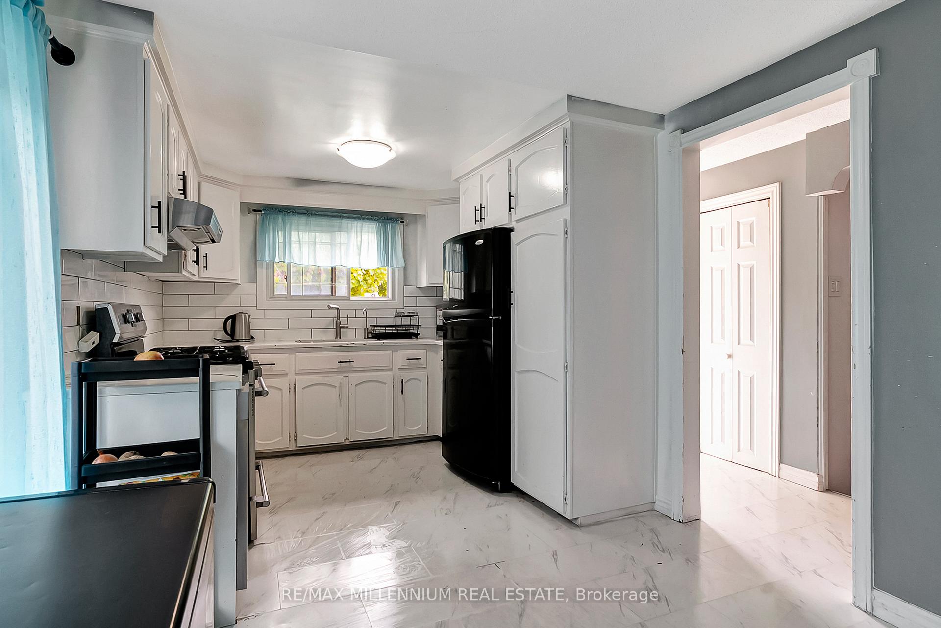 Photo 2 of 286 Driftwood Drive, Kitchener — HOMEH