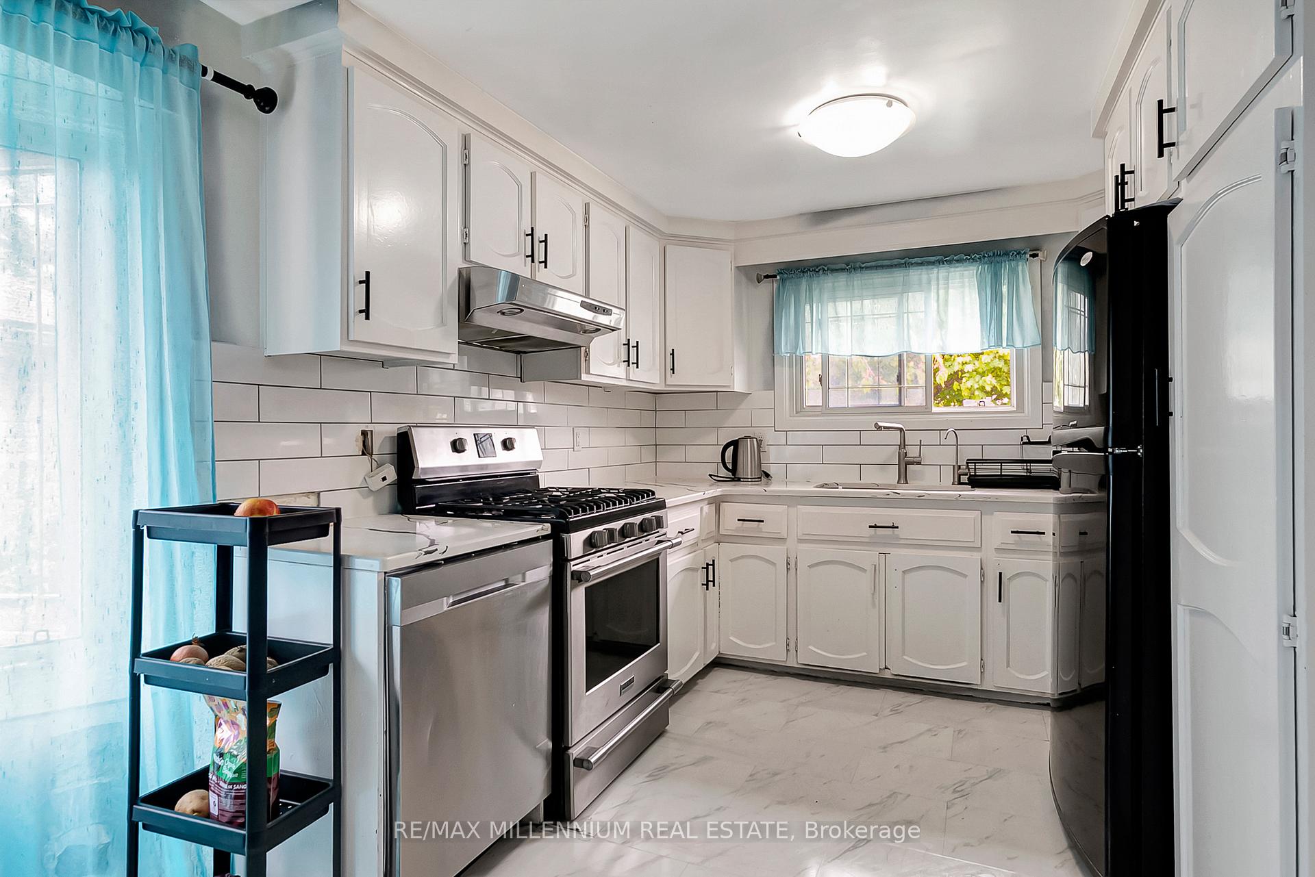 Photo 3 of 286 Driftwood Drive, Kitchener — HOMEH