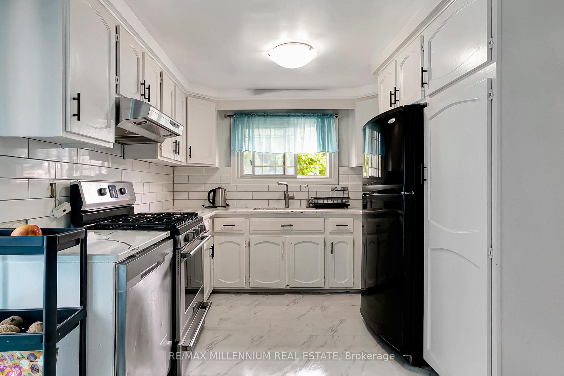 Photo 4 of 286 Driftwood Drive, Kitchener — HOMEH