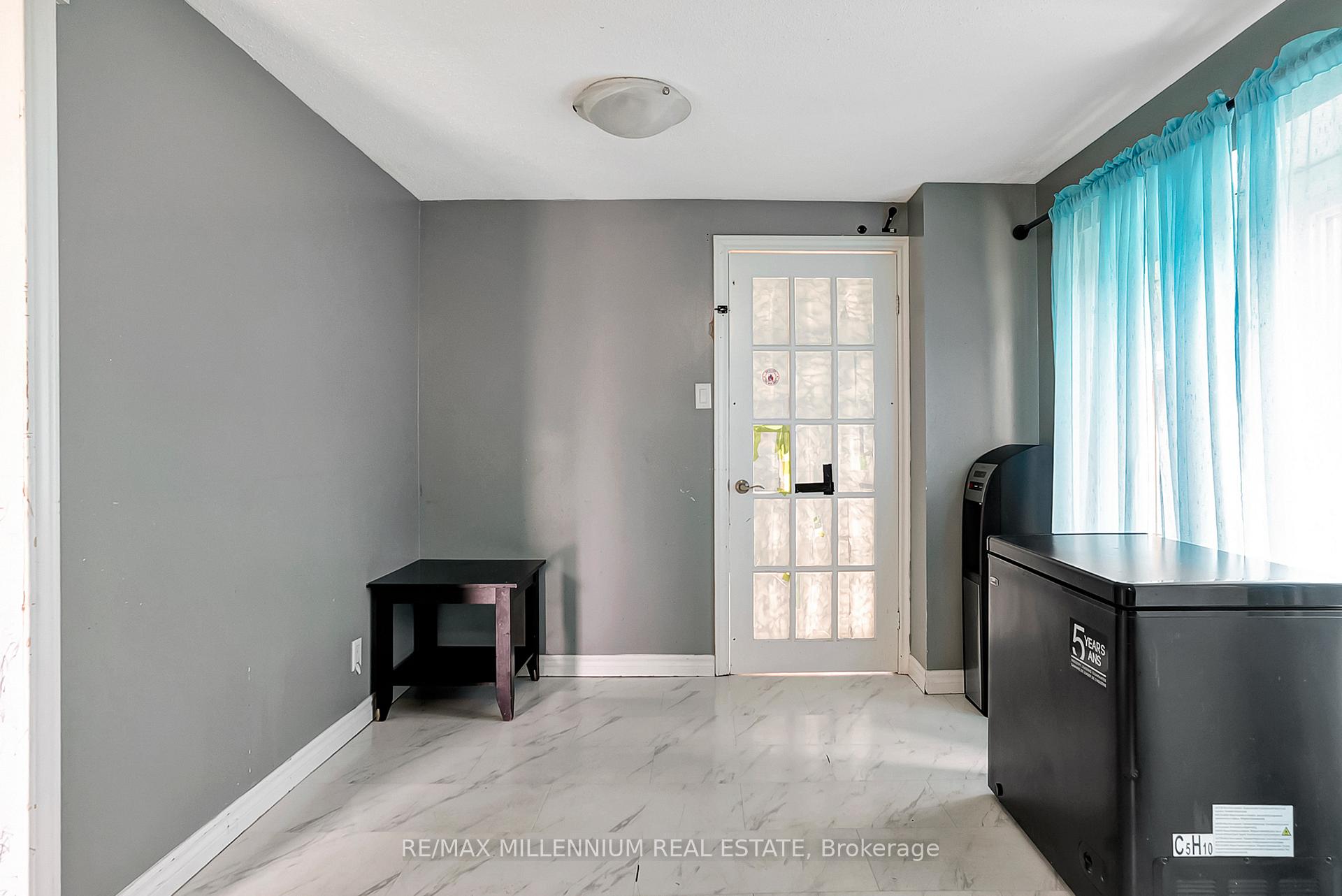 Photo 5 of 286 Driftwood Drive, Kitchener — HOMEH
