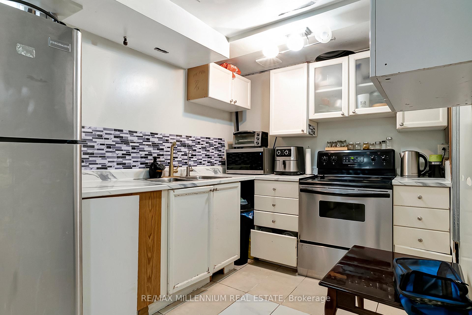Photo 12 of 286 Driftwood Drive, Kitchener — HOMEH