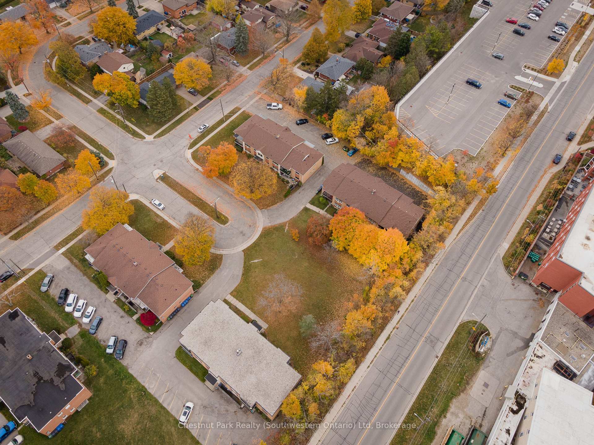 Photo 3 of 106 Sunnylea Crescent, Guelph, General Hospital — HOMEH