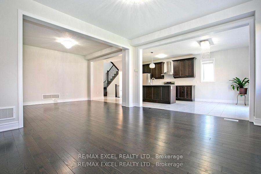 Photo 10 of 4 Yarl Drive, Markham, Middlefield — HOMEH