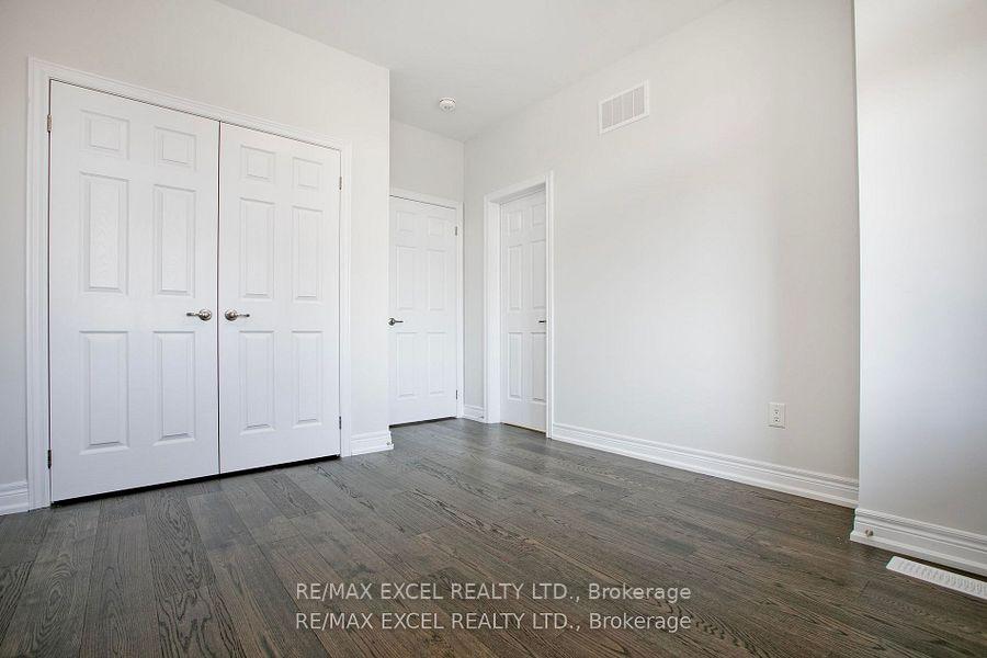 Photo 17 of 4 Yarl Drive, Markham, Middlefield — HOMEH