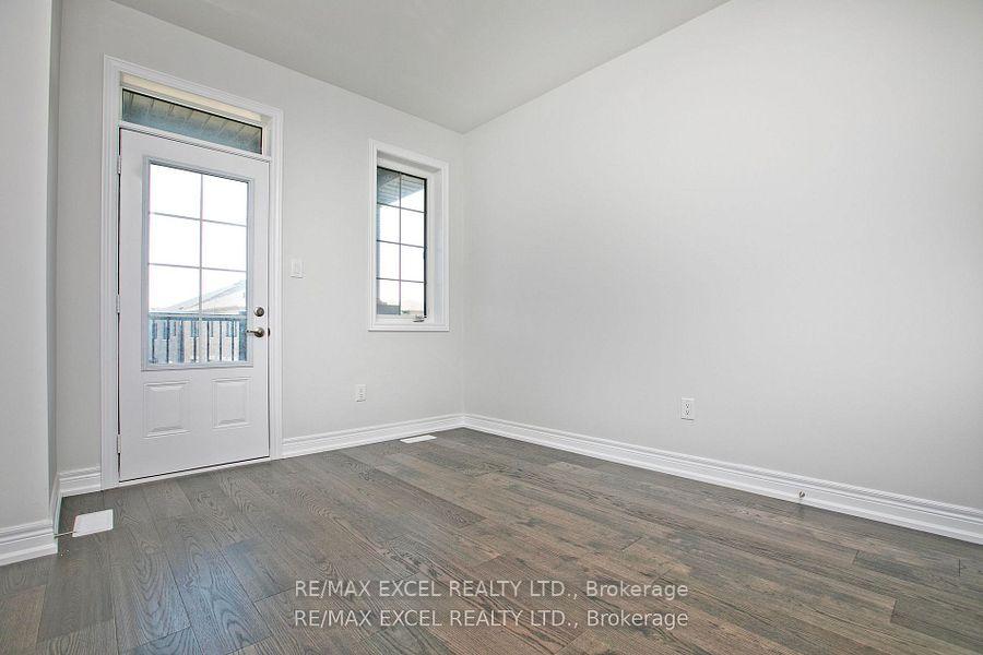 Photo 16 of 4 Yarl Drive, Markham, Middlefield — HOMEH