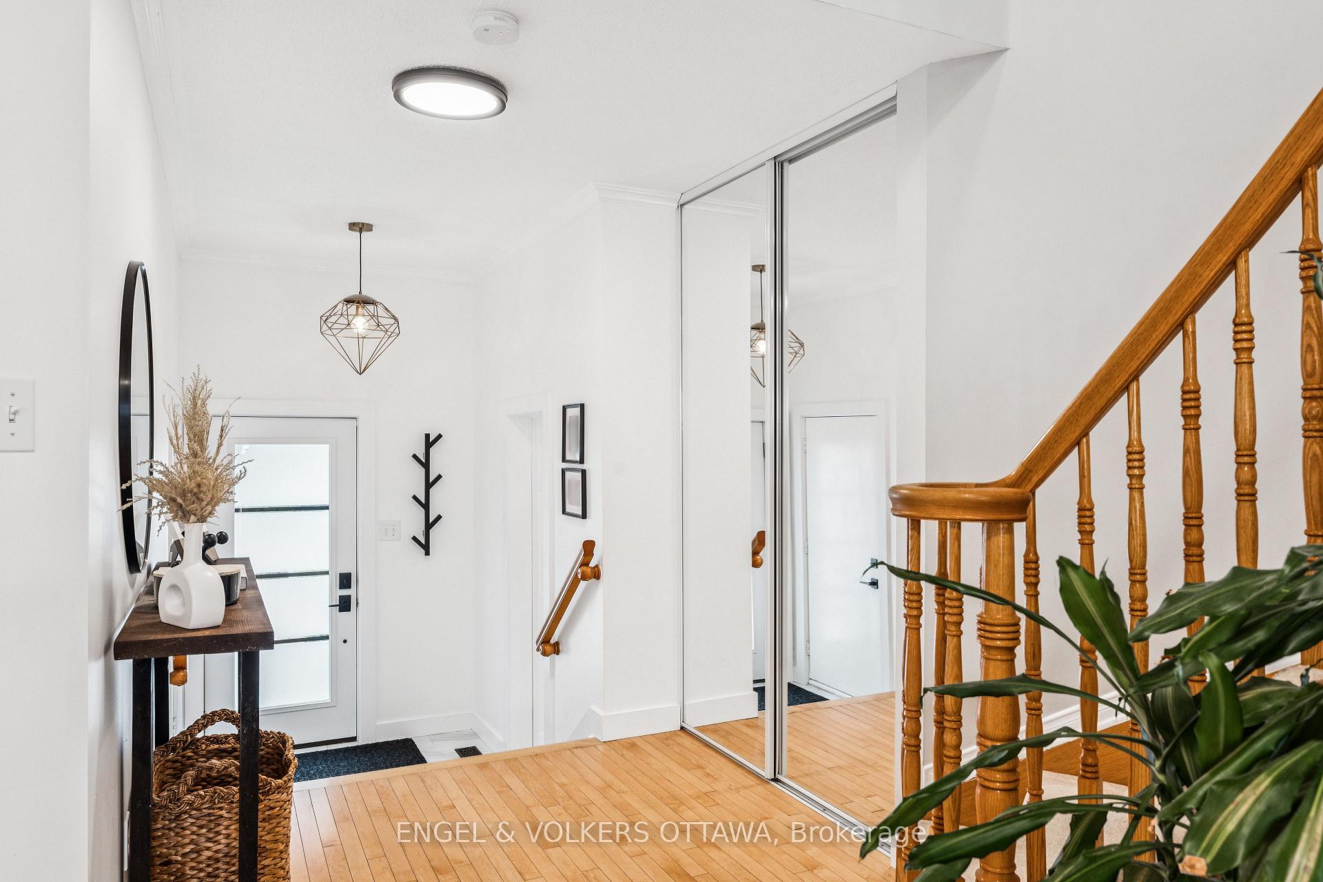 Photo 5 of 6285 Sablewood Place, Ottawa, Chapel Hill — HOMEH