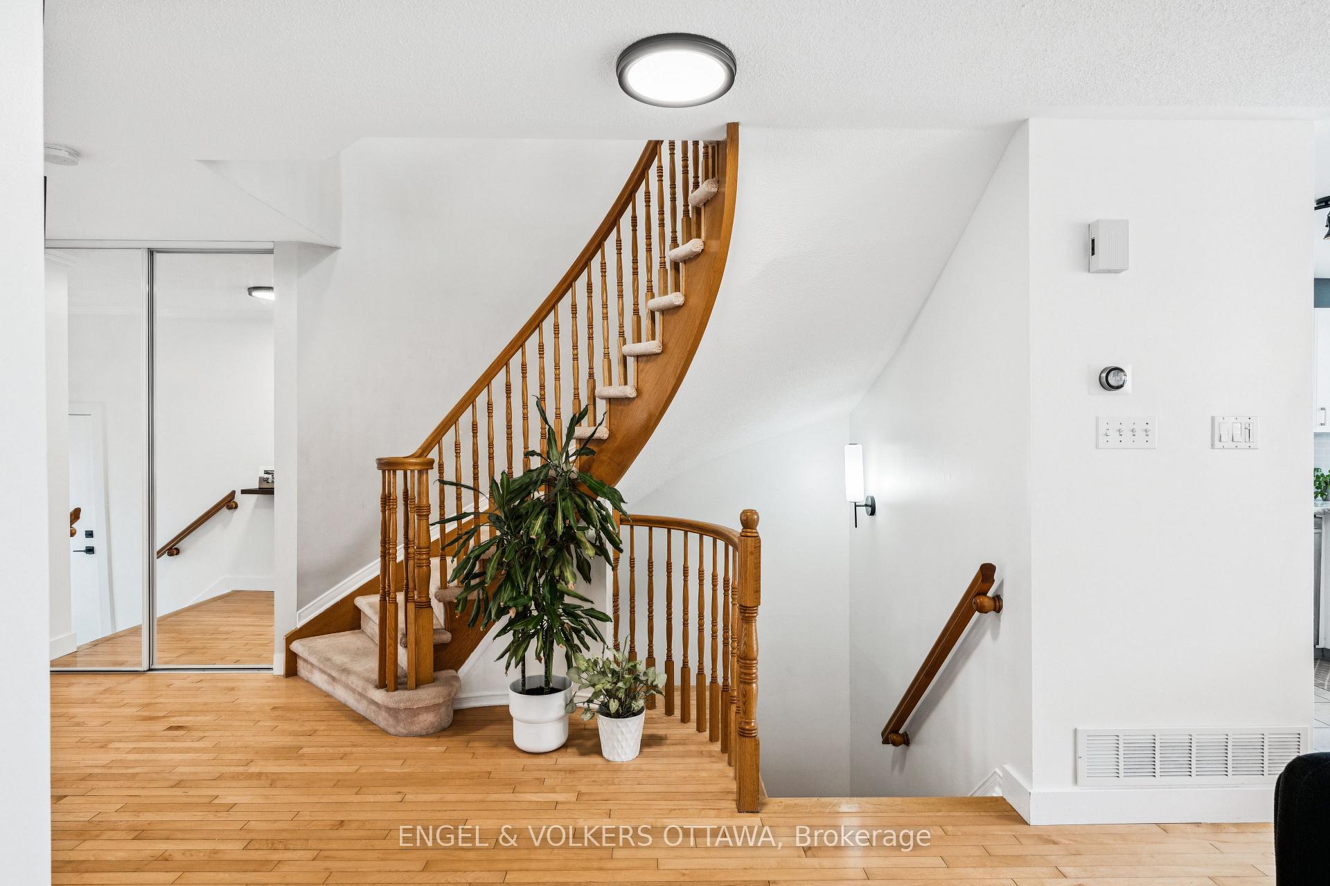 Photo 6 of 6285 Sablewood Place, Ottawa, Chapel Hill — HOMEH