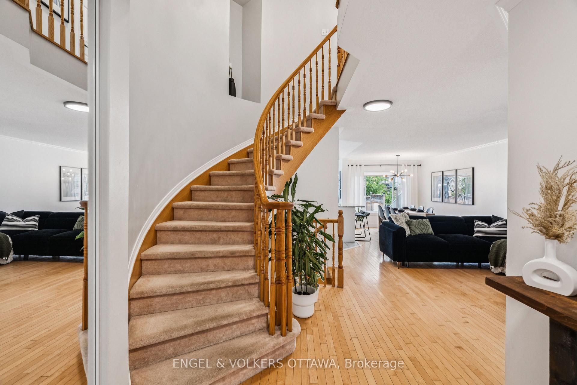 Photo 10 of 6285 Sablewood Place, Ottawa, Chapel Hill — HOMEH